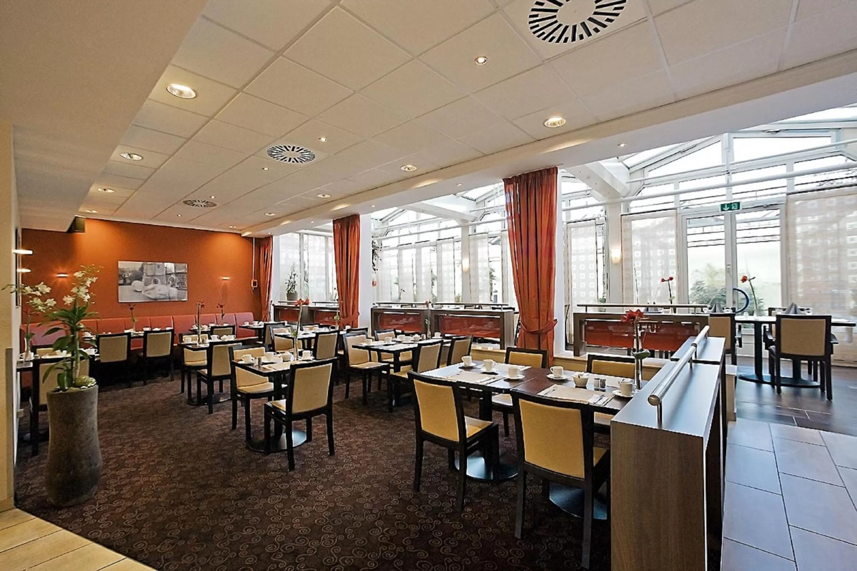 Restaurant/places to eat in Best Western Hotel President
