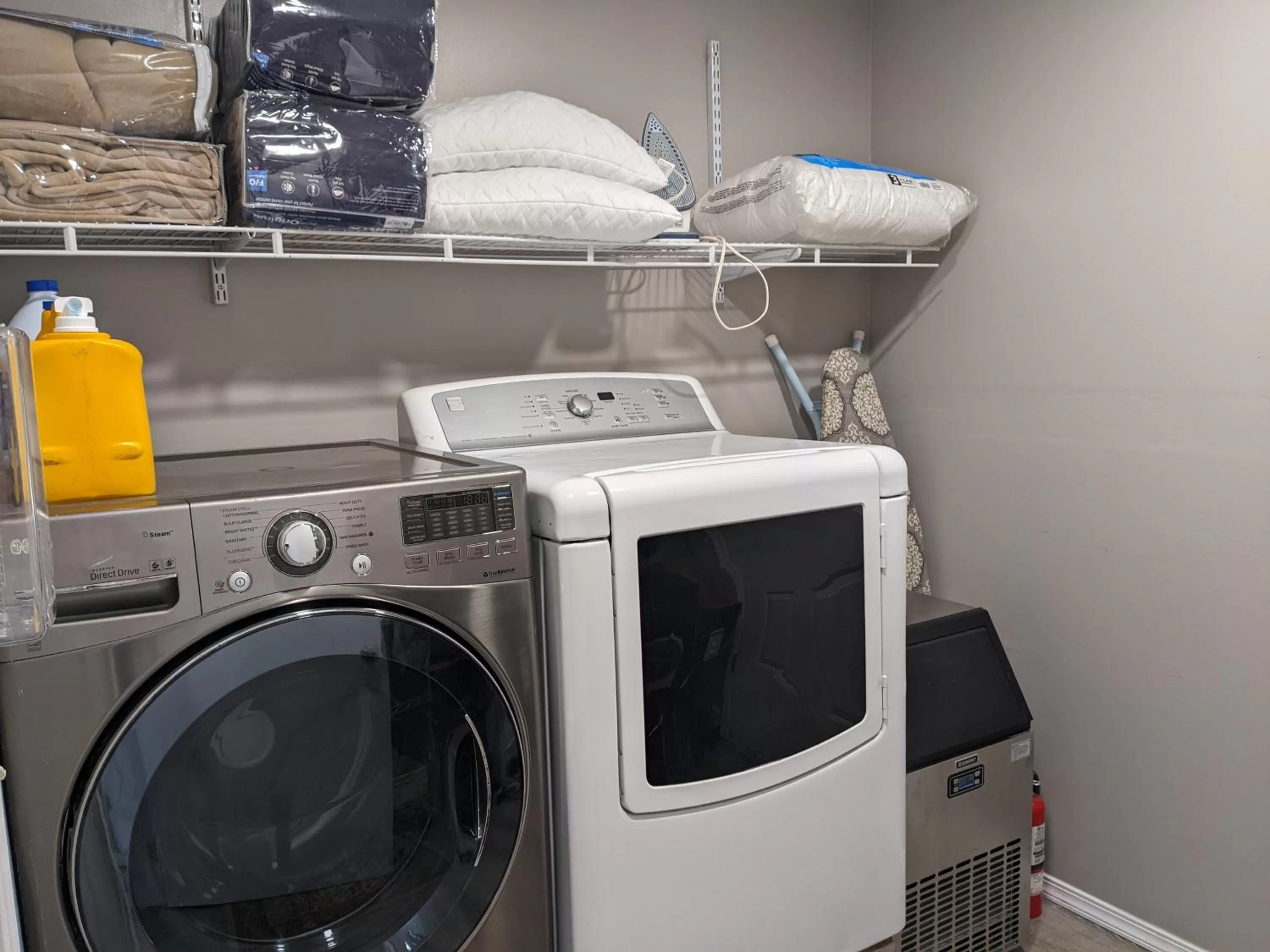 laundry, Kitchen/Kitchenette in Olympic Railway Inn