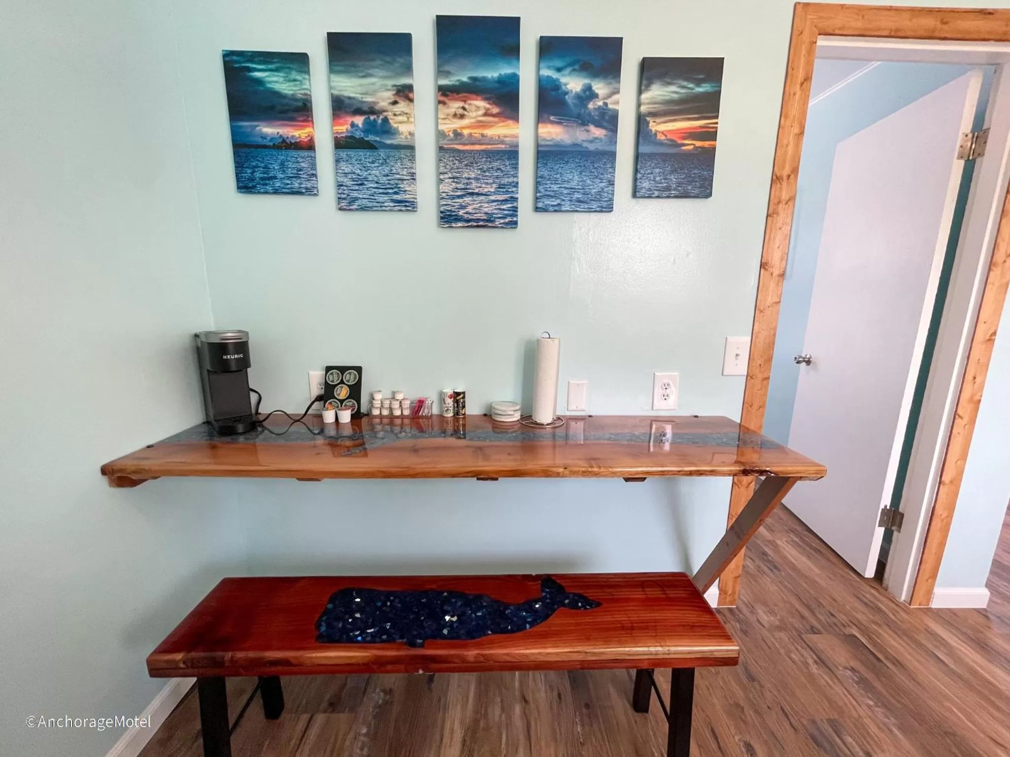 Kitchen or kitchenette in The Anchorage Motel