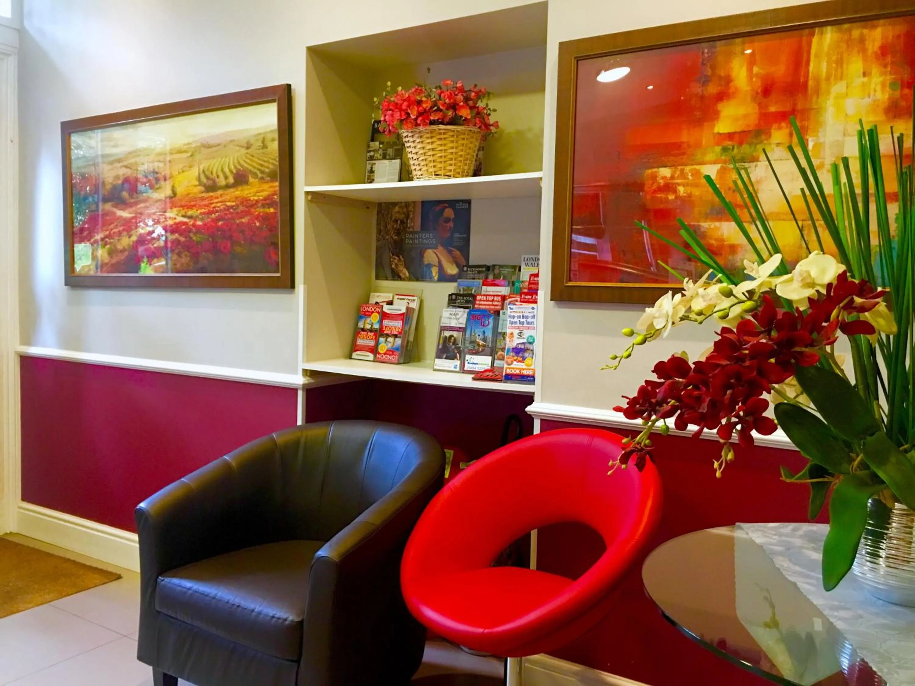 Lobby or reception in Royal Cambridge Hotel