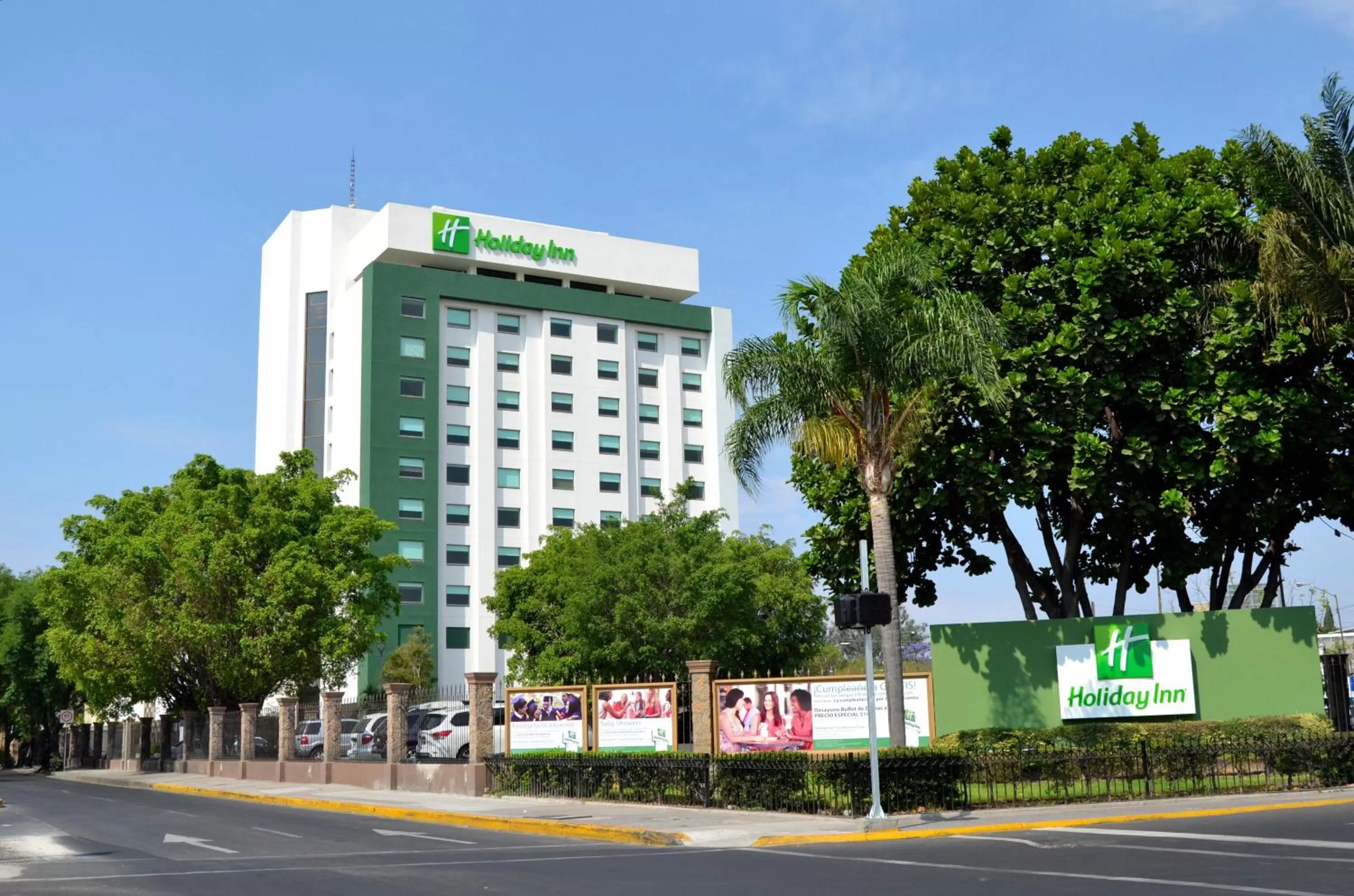 Property building in Holiday Inn Guadalajara Expo Plaza del Sol by IHG