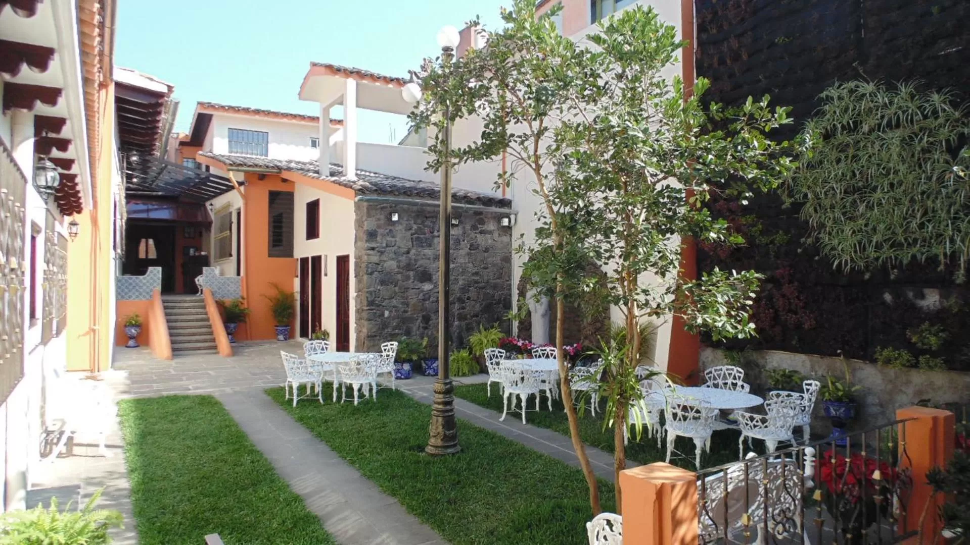 Patio, Property Building in Hotel Boutique San Antonio
