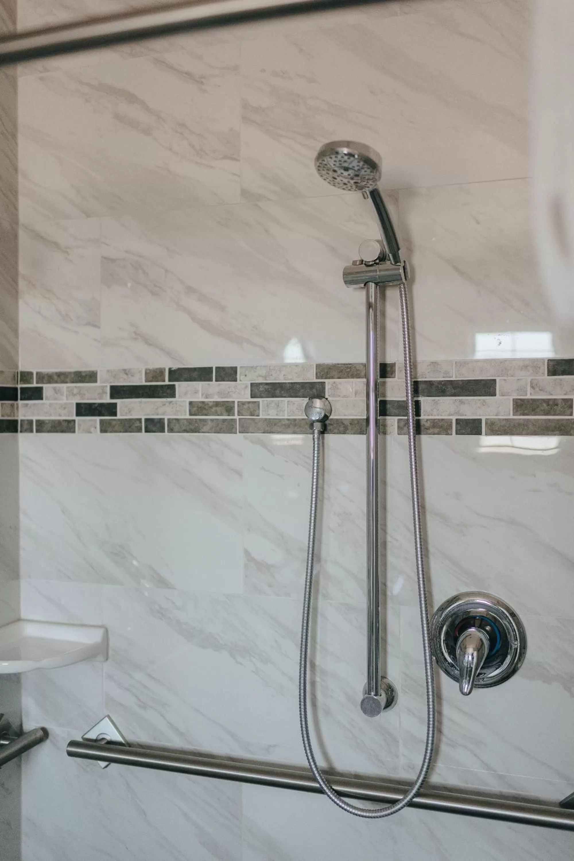 Shower in Sea Air Inn & Suites - Downtown - Restaurant Row