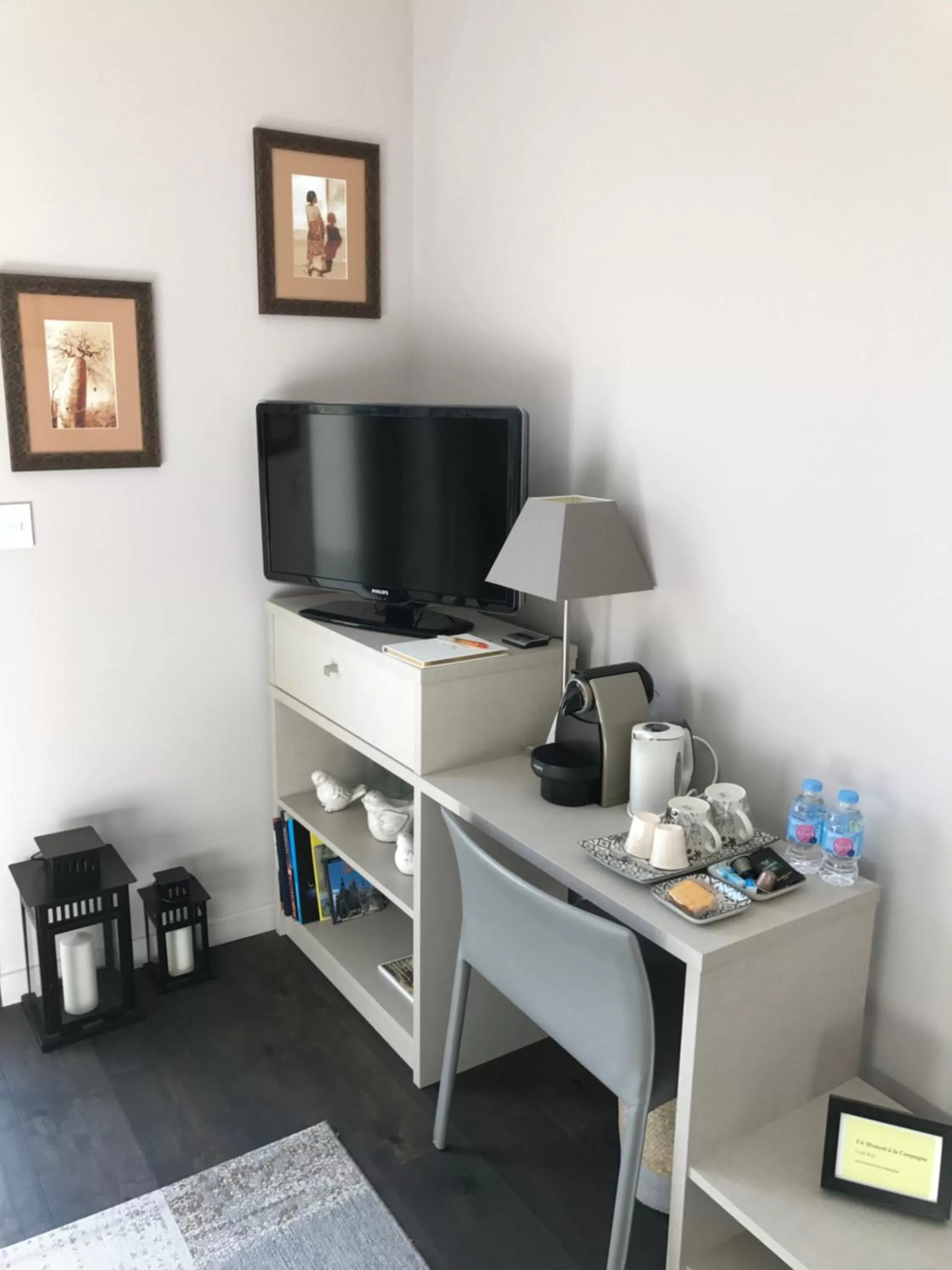 Patio, TV/Entertainment Center in Un Moment à la Campagne