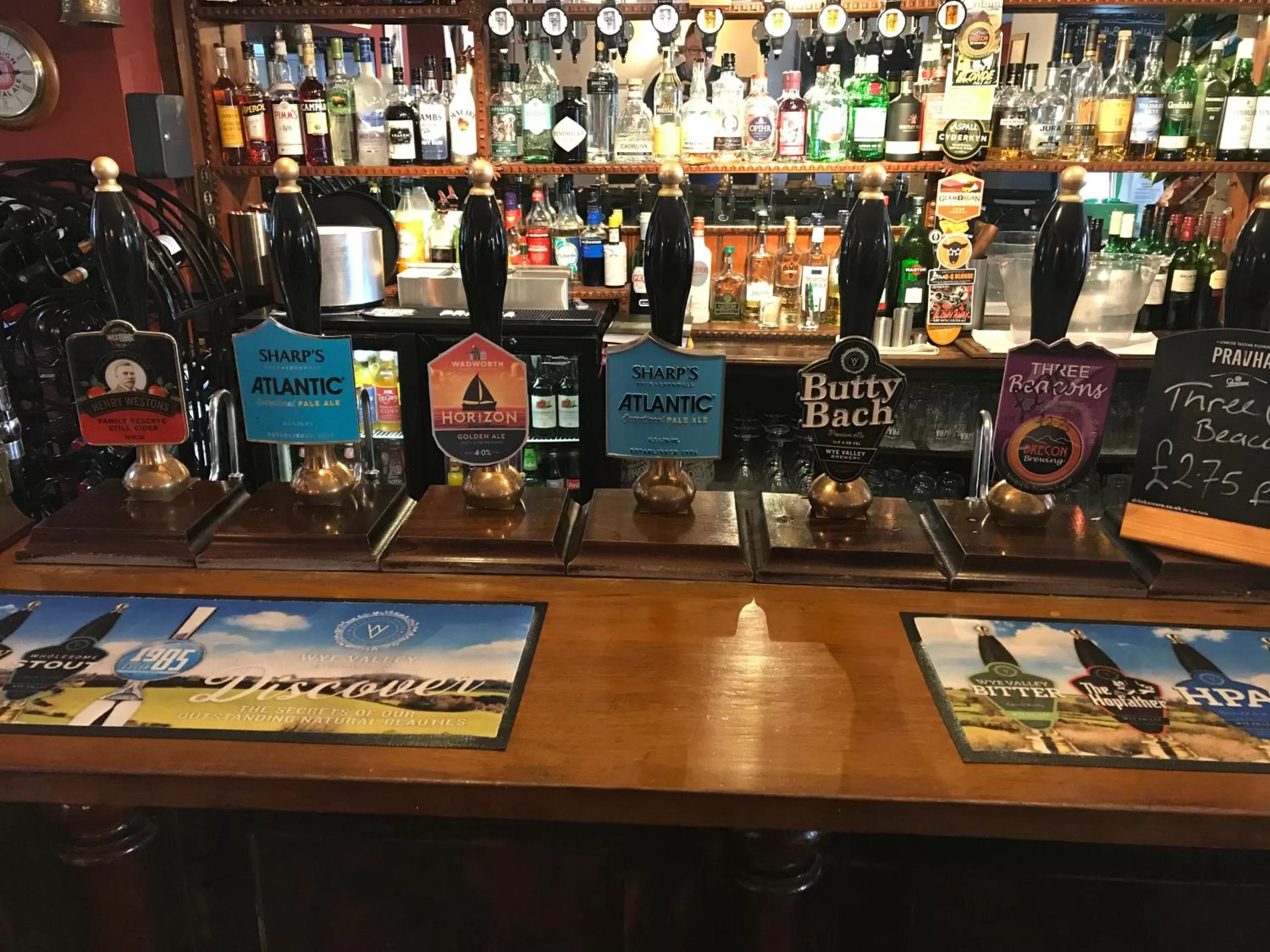 Lounge or bar in The New Court Inn