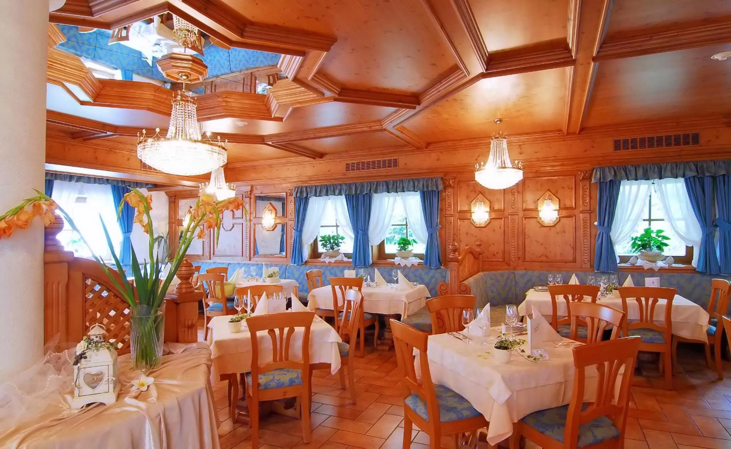 Restaurant/places to eat in Santeshotel