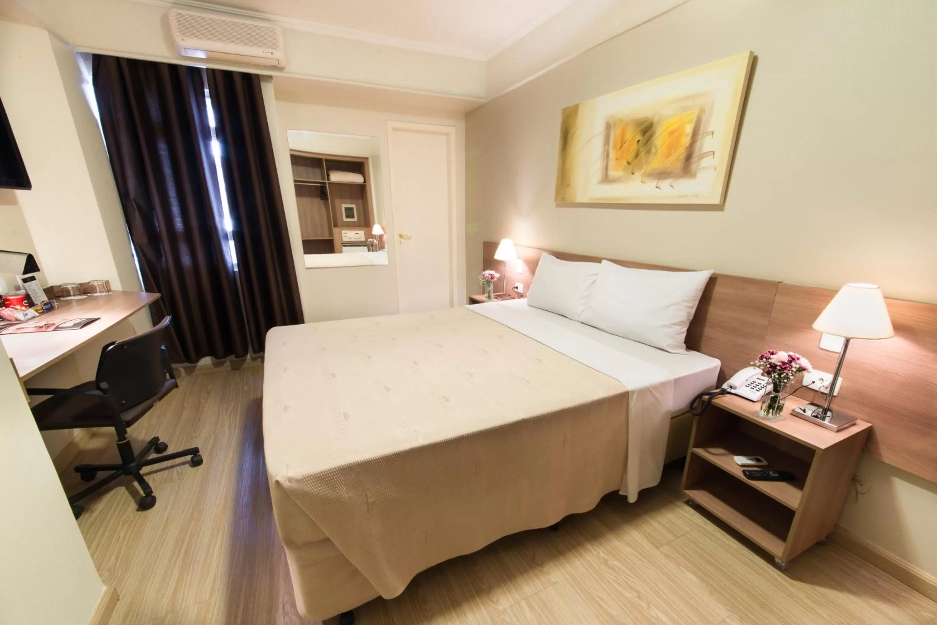 Photo of the whole room, Bed in Summit Hotel Monaco