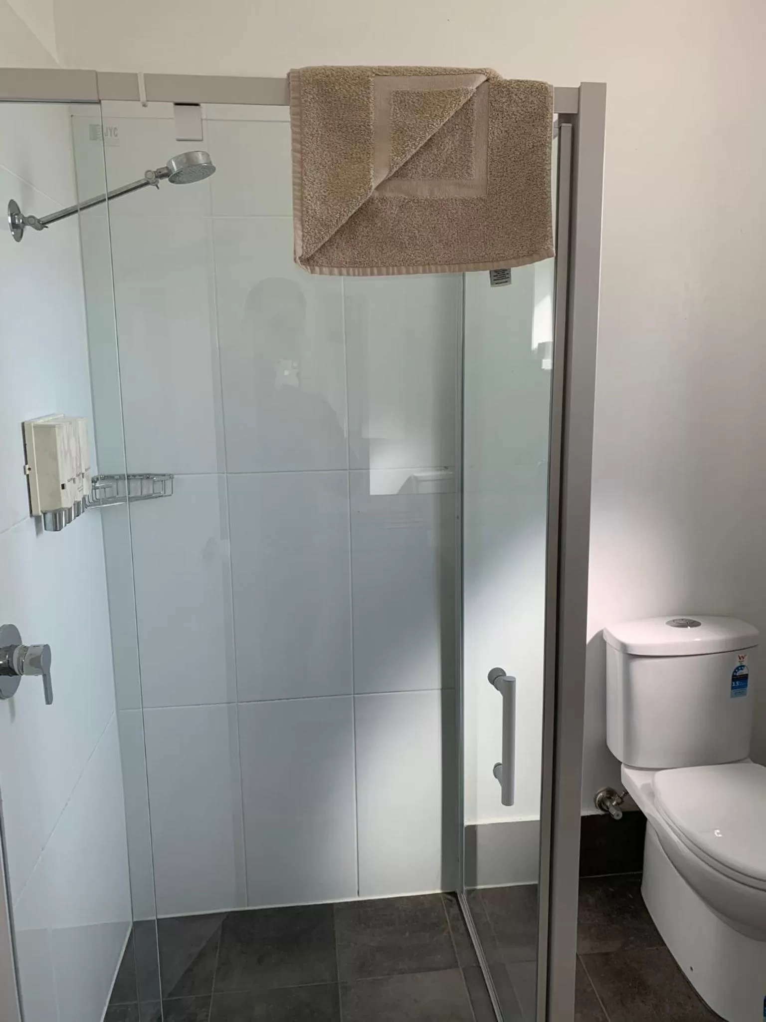 Bathroom in Swaggers Motor Inn