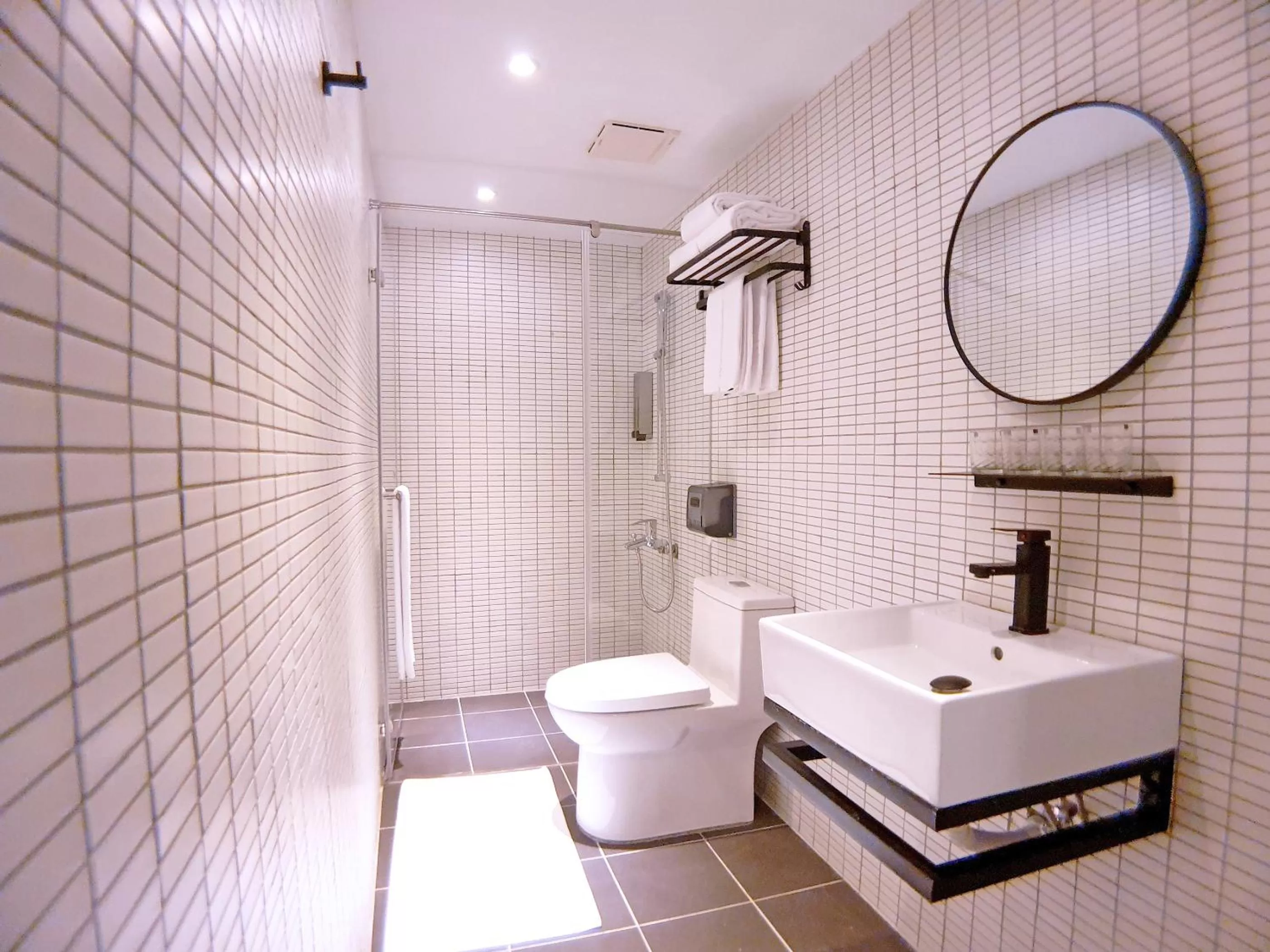 Shower, Bathroom in Jia's Inn