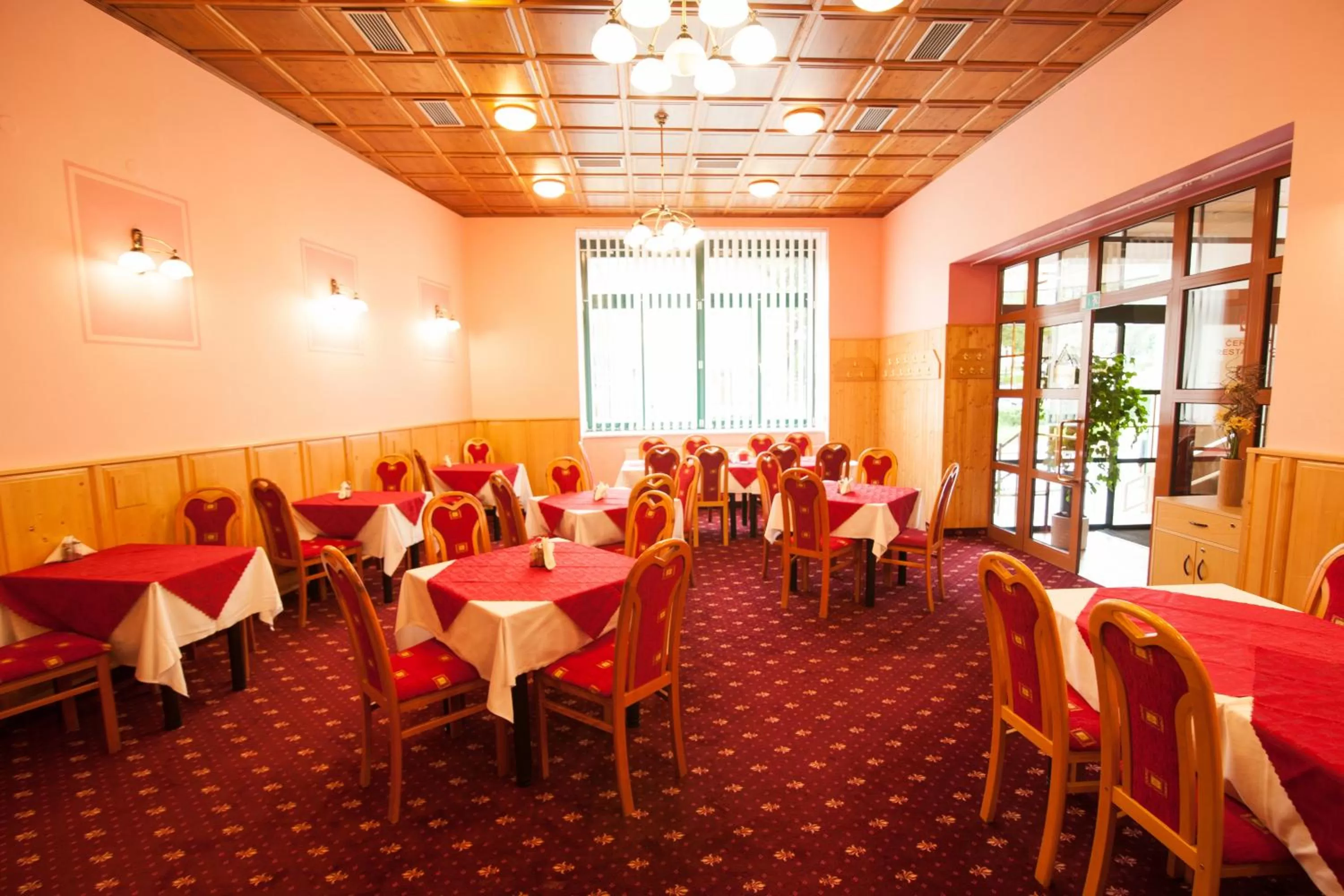 Restaurant/places to eat in Sport-V-Hotel