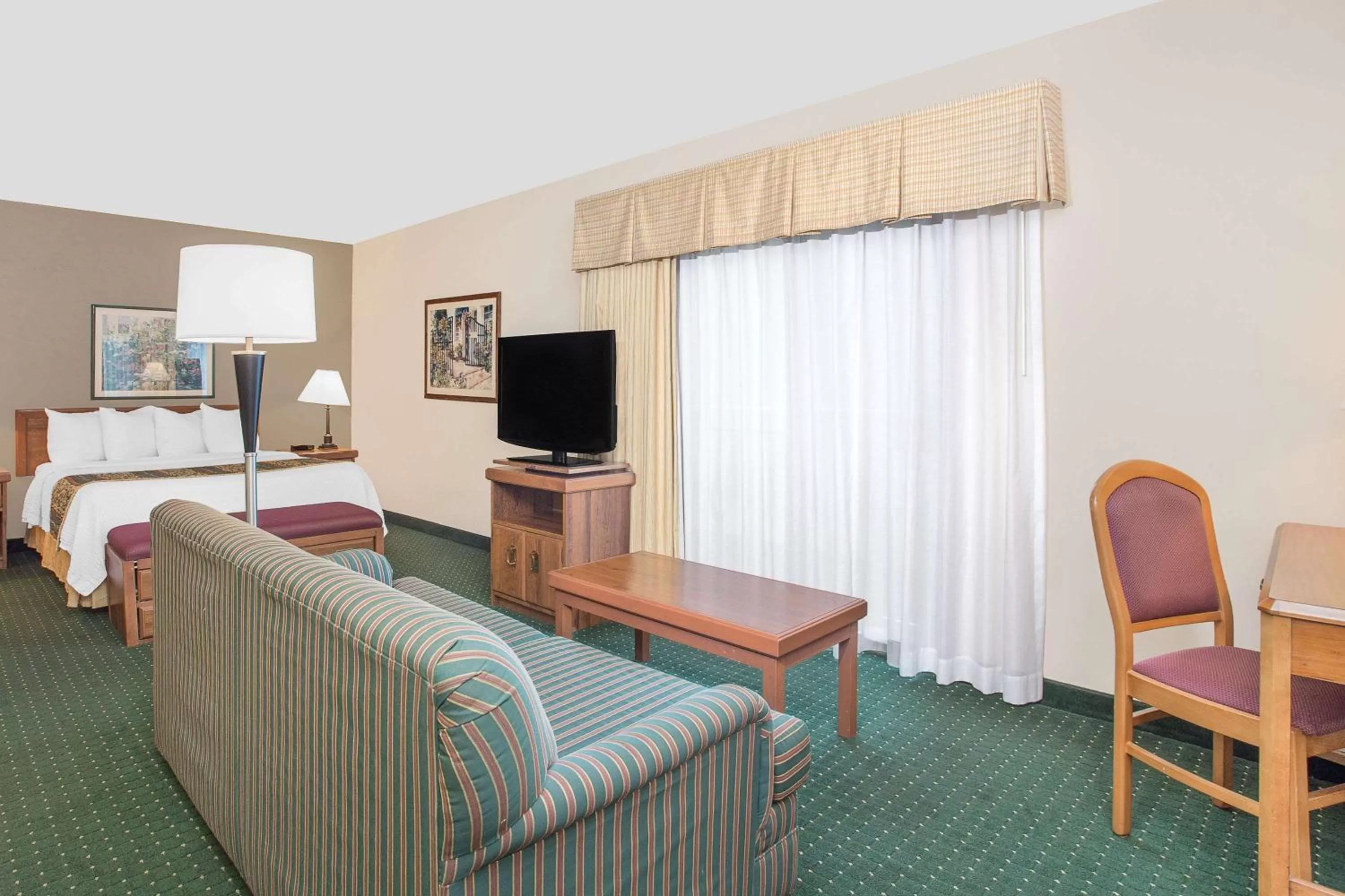 Photo of the whole room, Bed in Hawthorn Extended Stay by Wyndham Green Bay