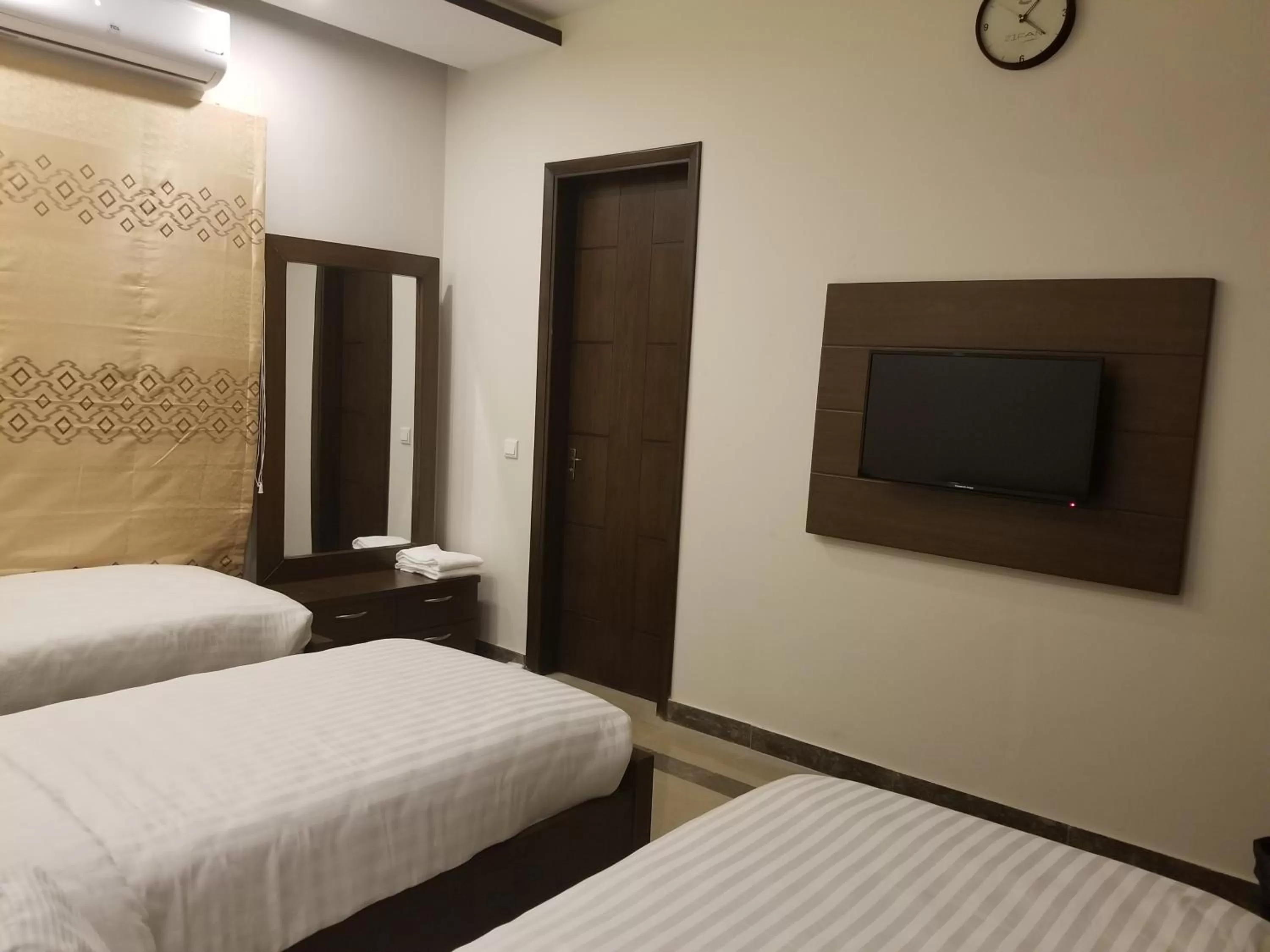 Bed in Zifan Hotel & Suites