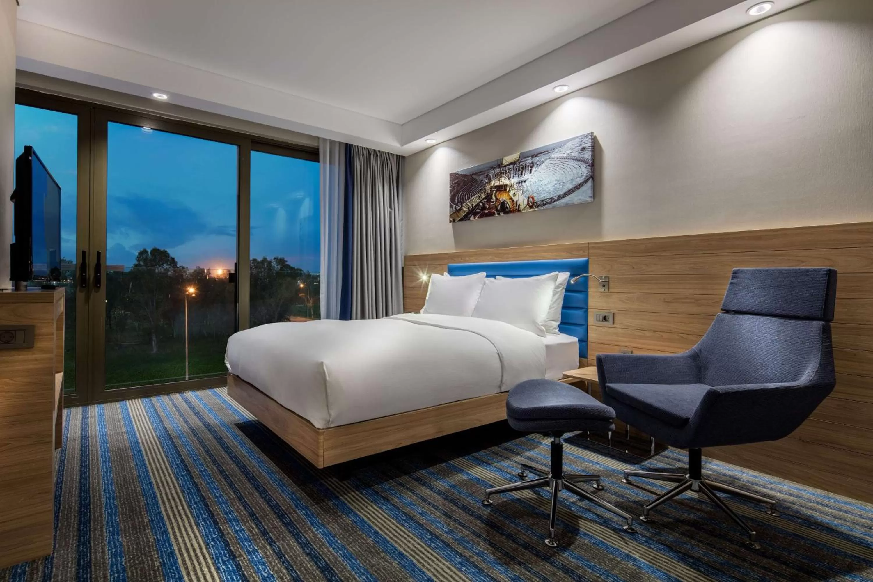 Living room, Bed in Hampton By Hilton Izmir Aliaga