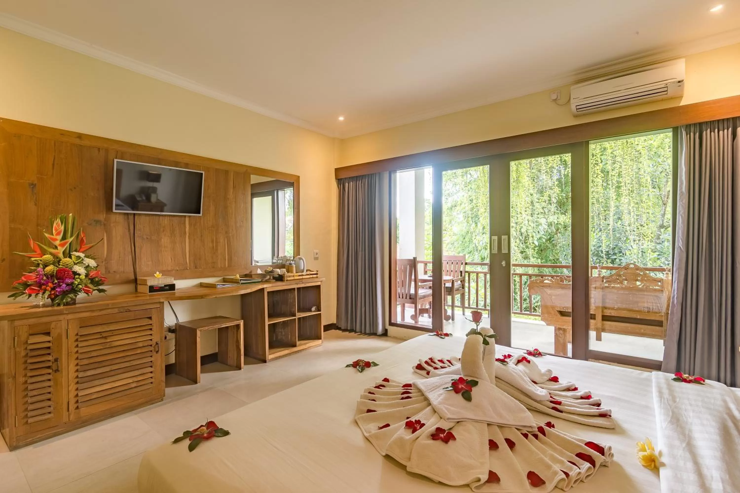 Bed in Alamdini Resort Ubud