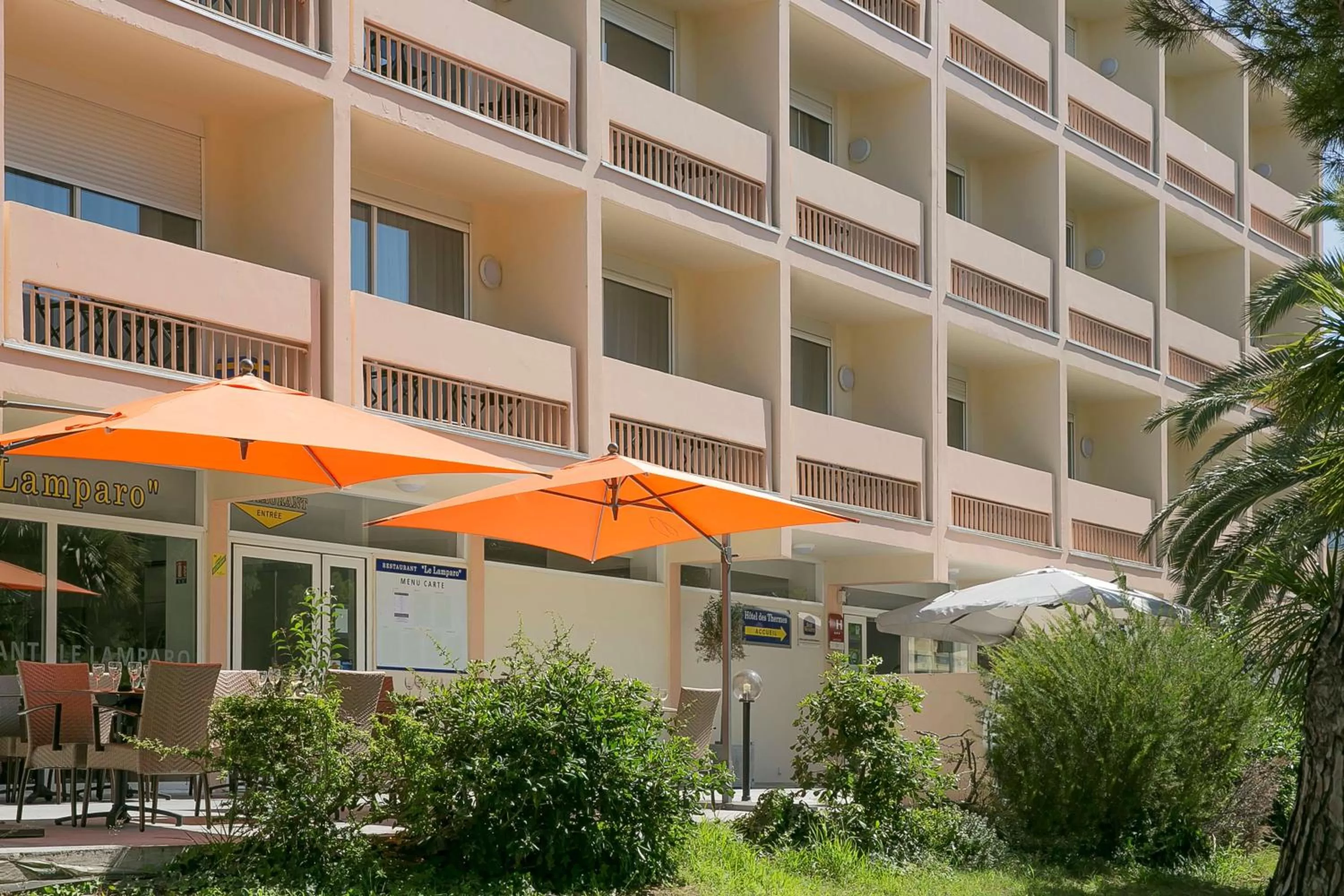 Property building in Best Western Hôtel des Thermes - Balaruc les Bains Sète