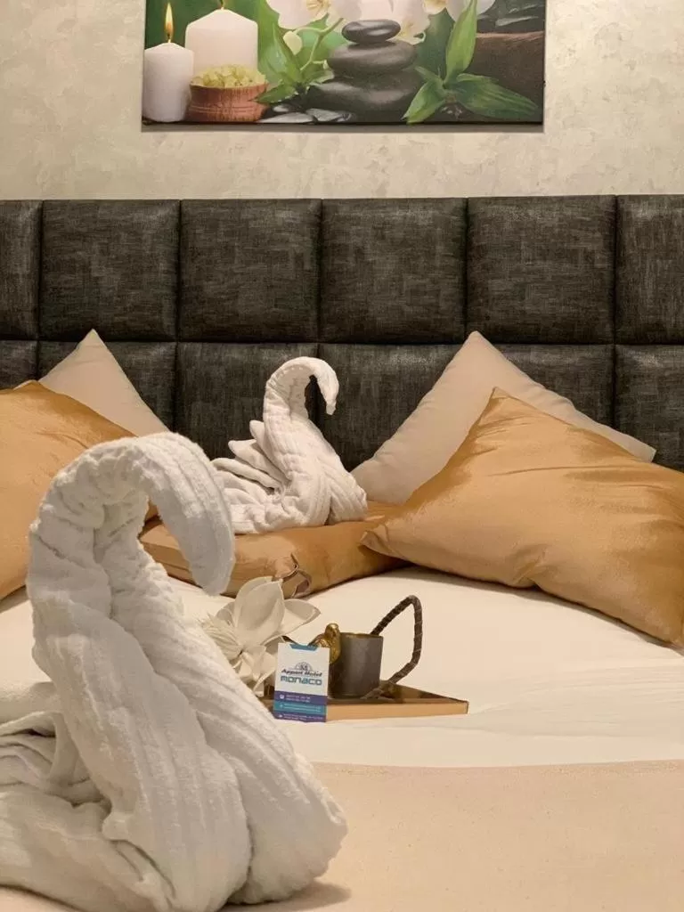 Bed in Appart Hotel Monaco