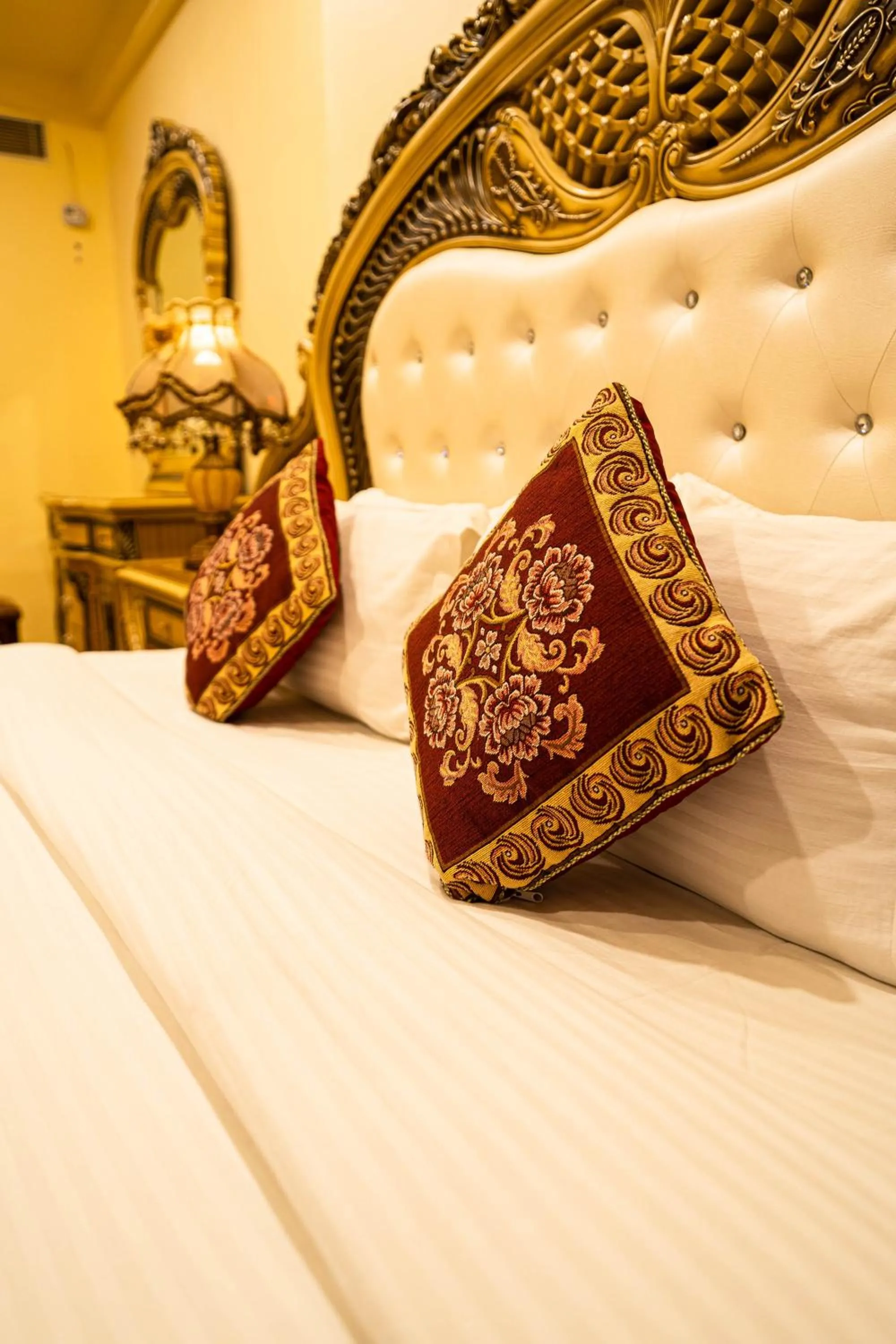 Bed in Chokhi Dhani The Palace Hotel