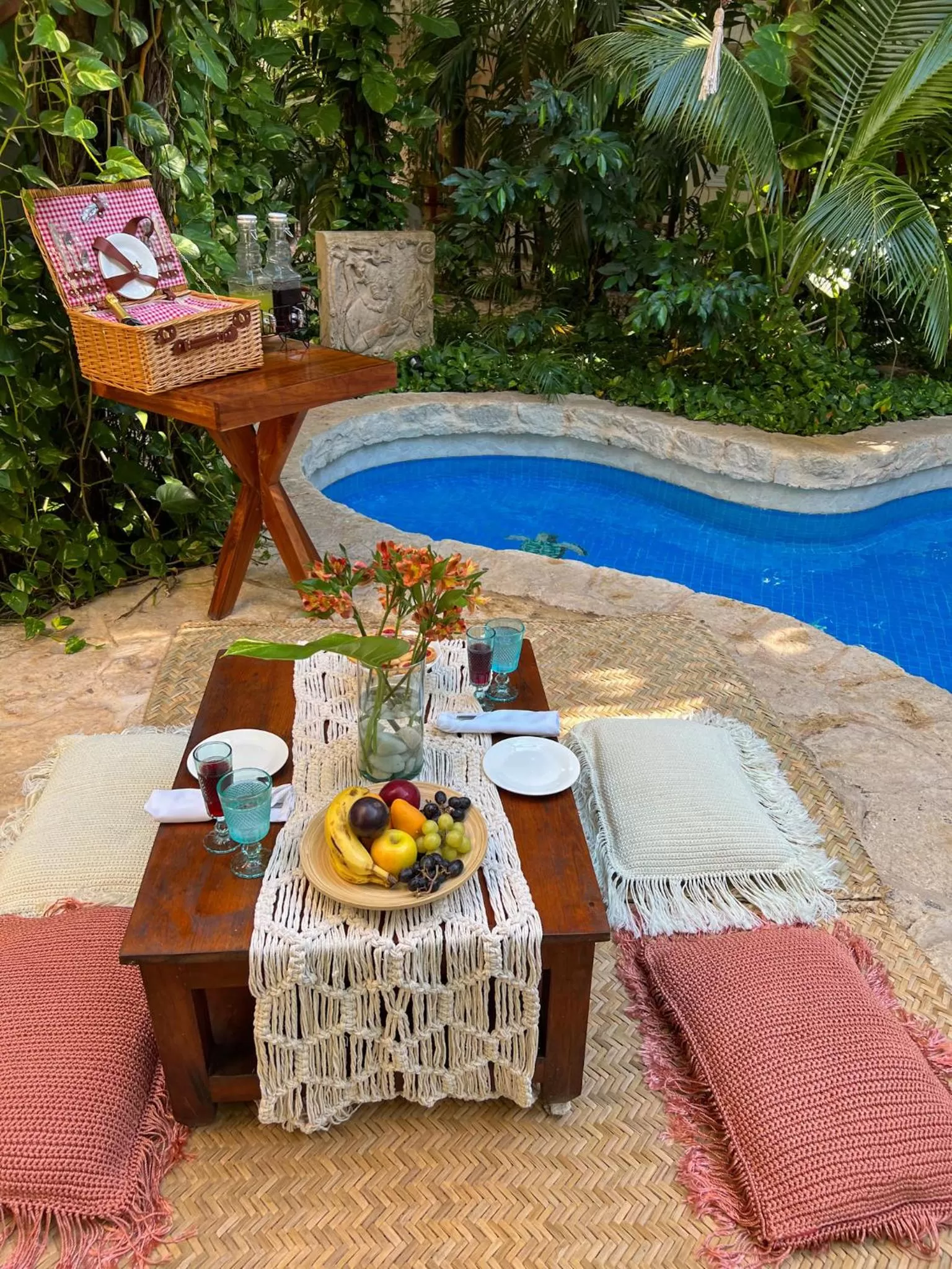 Swimming pool in Hotel Hulku