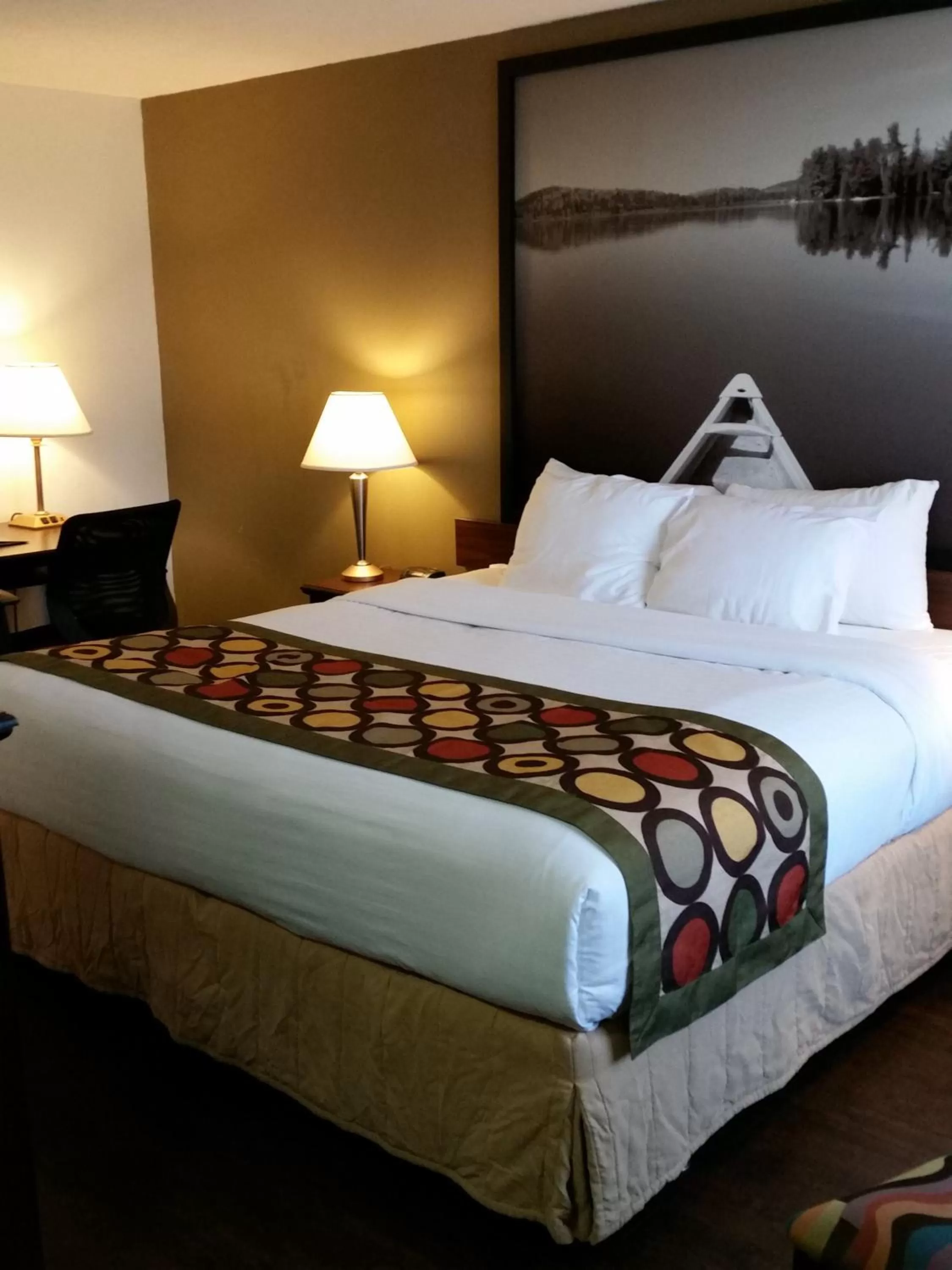 Bedroom, Bed in Super 8 by Wyndham Brockville