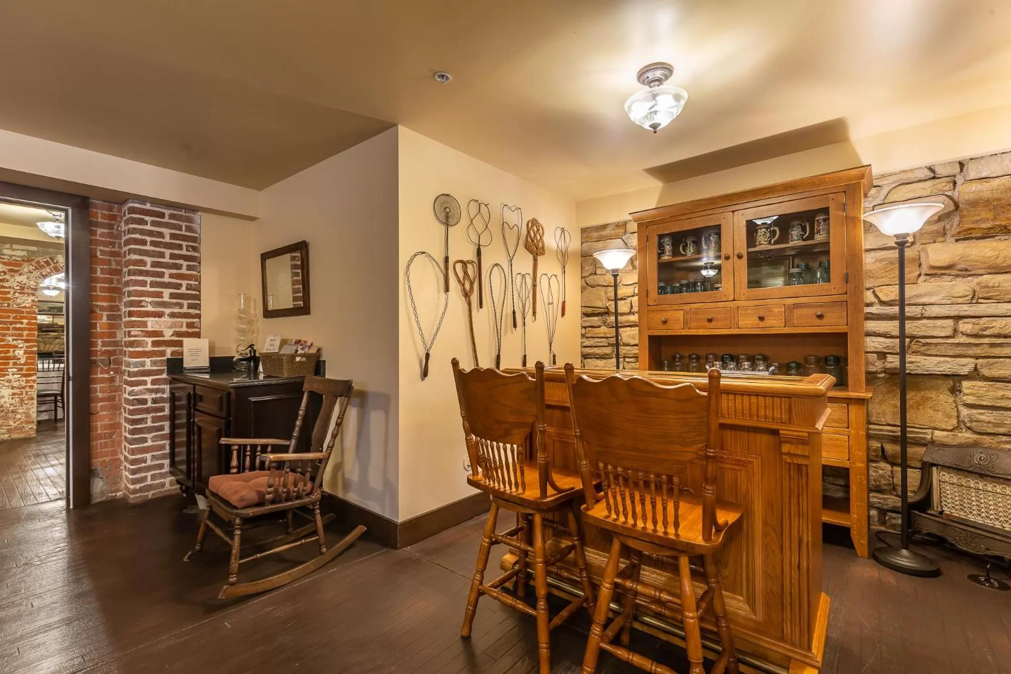 Lounge or bar in Steele Mansion Inn & Gathering Hub