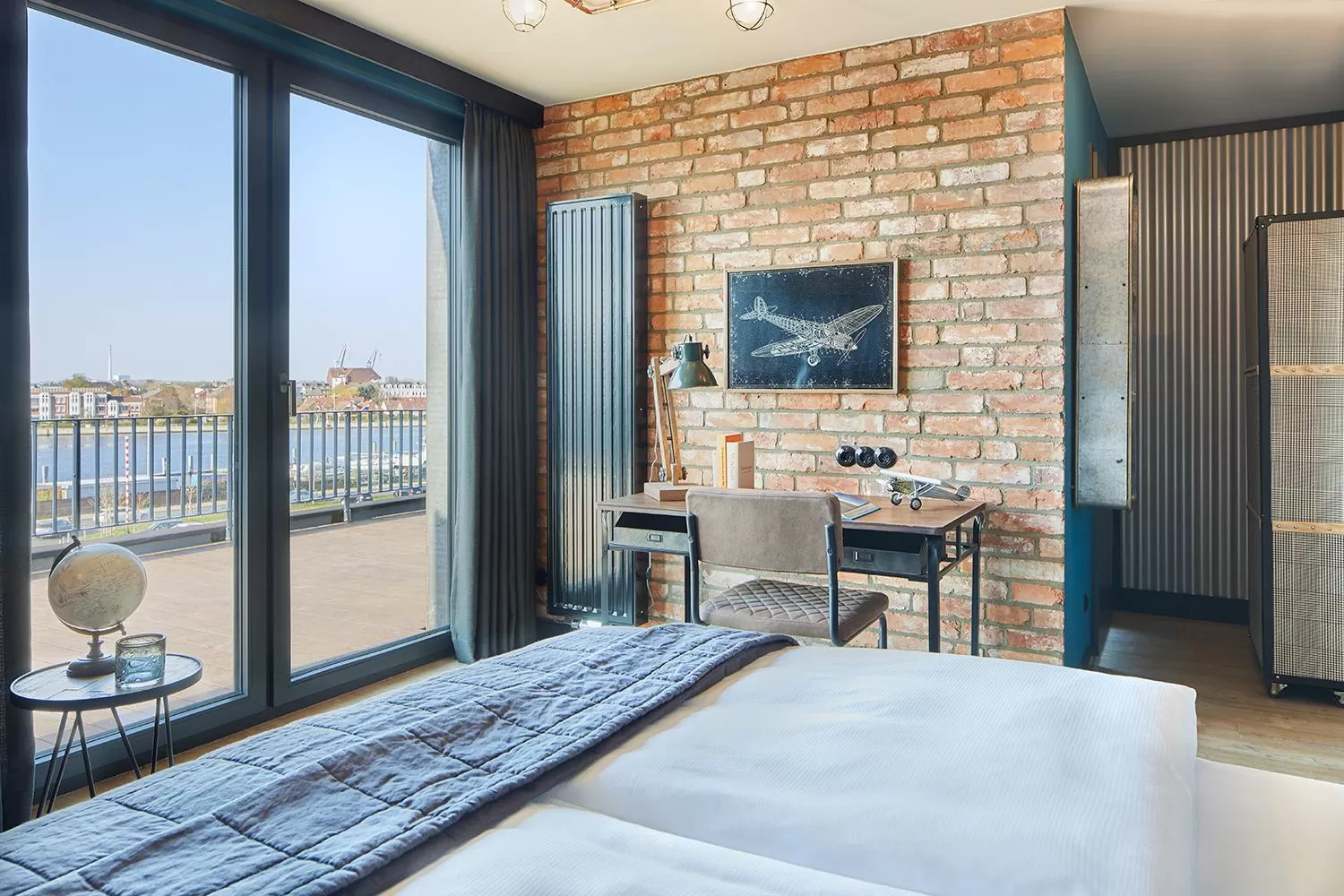 View (from property/room), Bed in Fliegerdeich Hotel & Restaurant