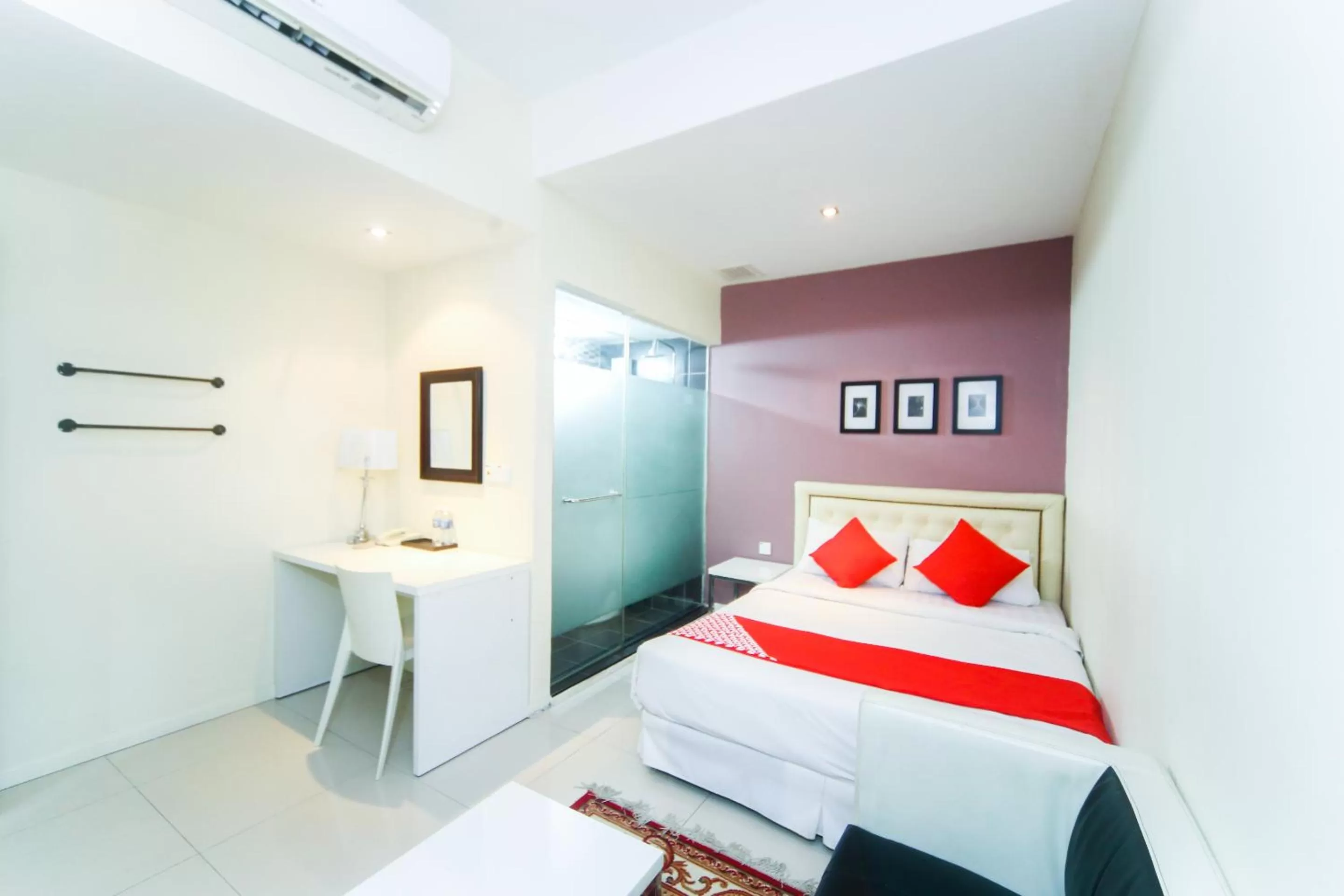 Photo of the whole room, Bed in OYO 777 Epal Hotel