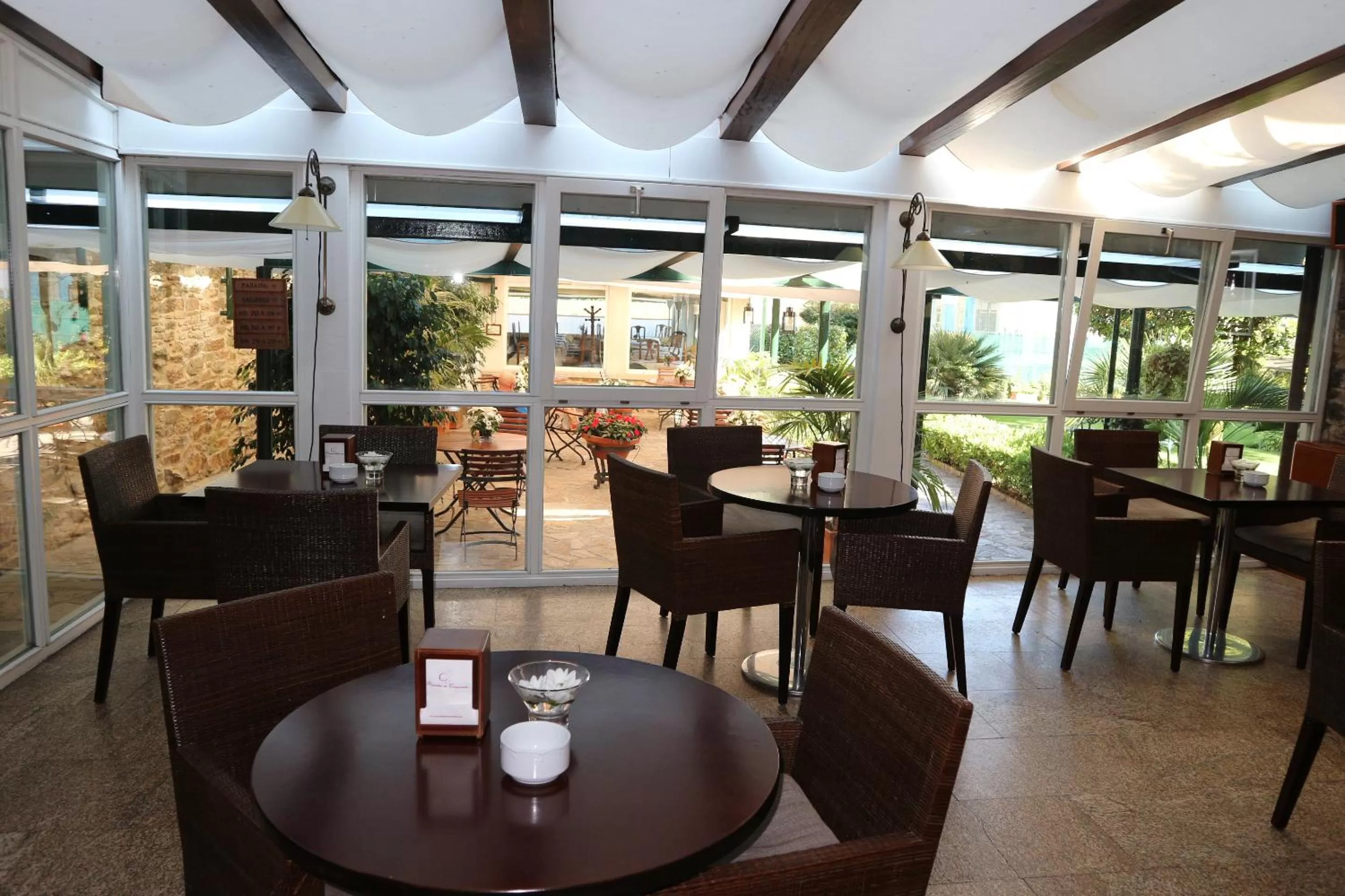 Lounge or bar in Hotel Virxe da Cerca by Pousadas de Compostela