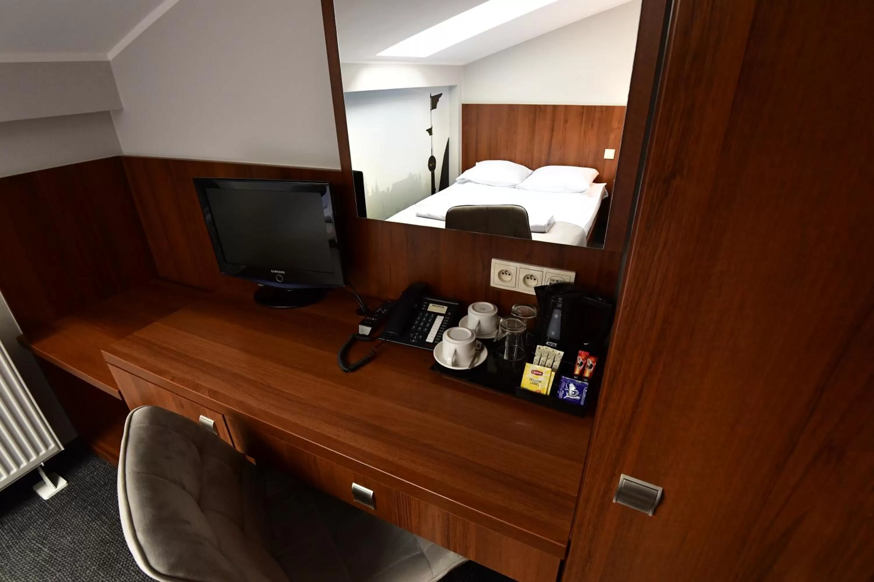 Coffee/tea facilities, Bed in Hotel Downtown Kraków