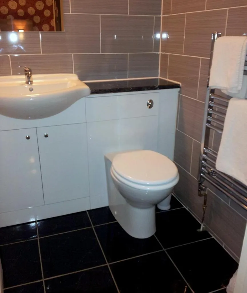 Bathroom in Ely House Hotel