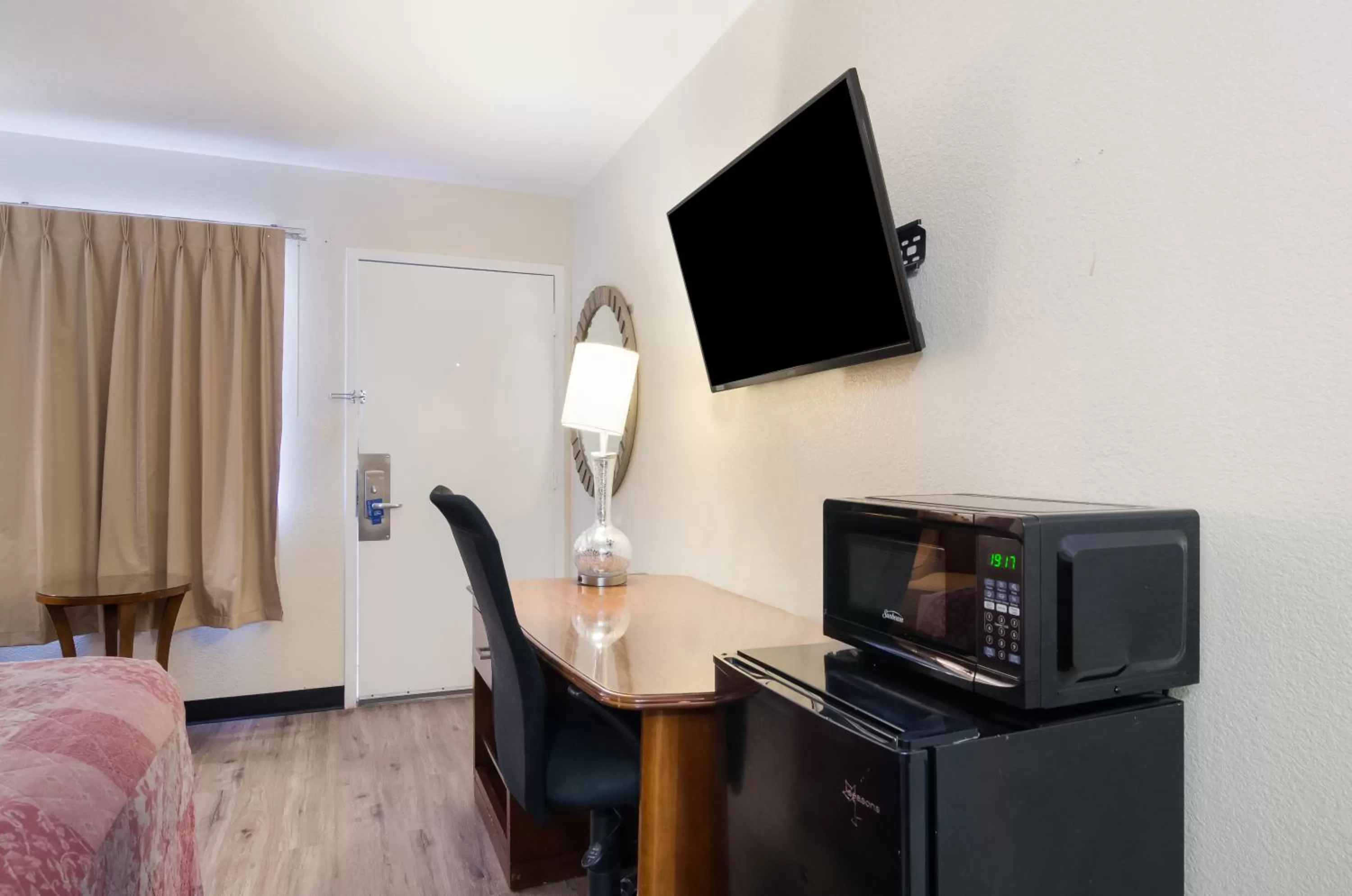 TV and multimedia in Rodeway Inn Greeley