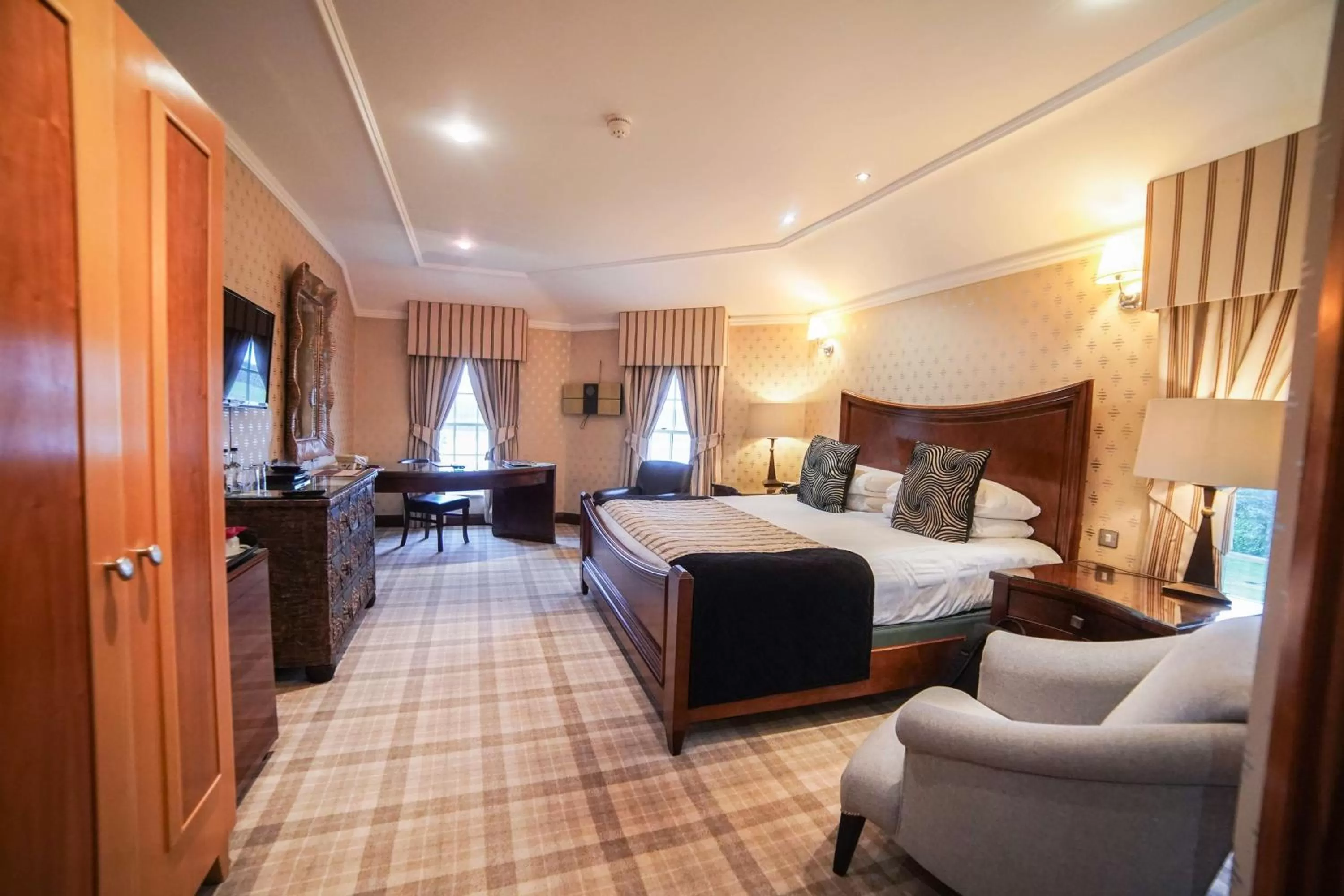 Photo of the whole room, Bed in Hardwick Hall Hotel