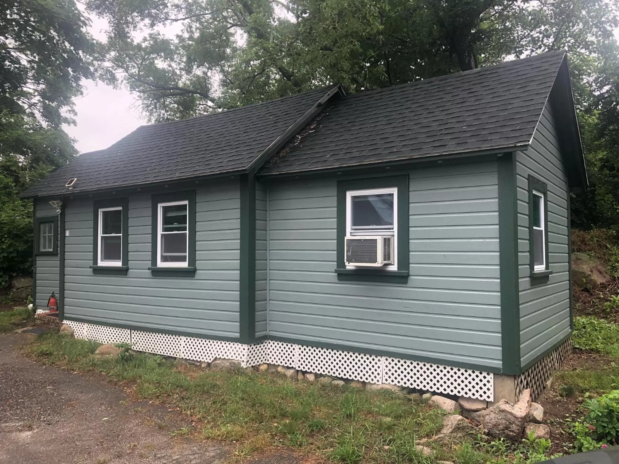 Property Building in Herring Run Motel and Tiny Cabins
