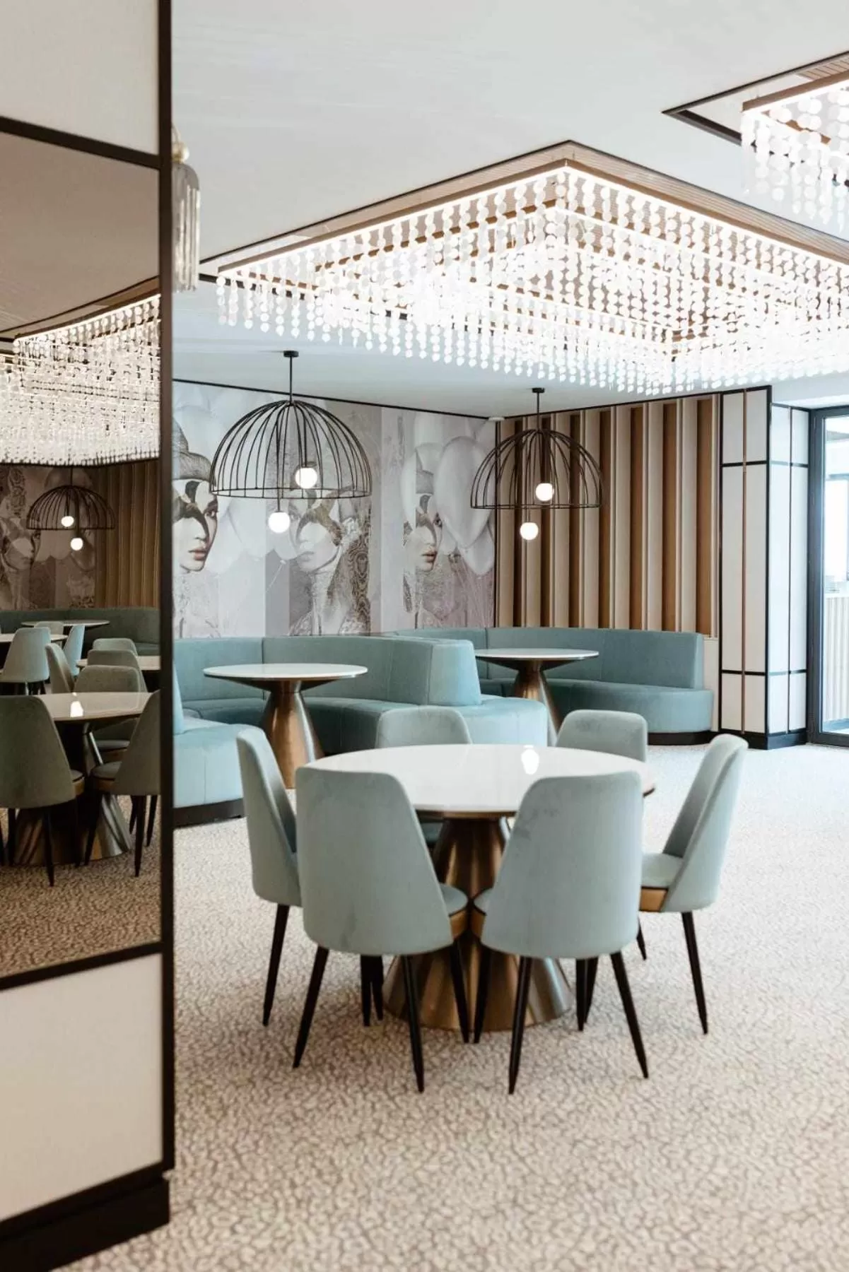 Restaurant/places to eat in Hotel Savior