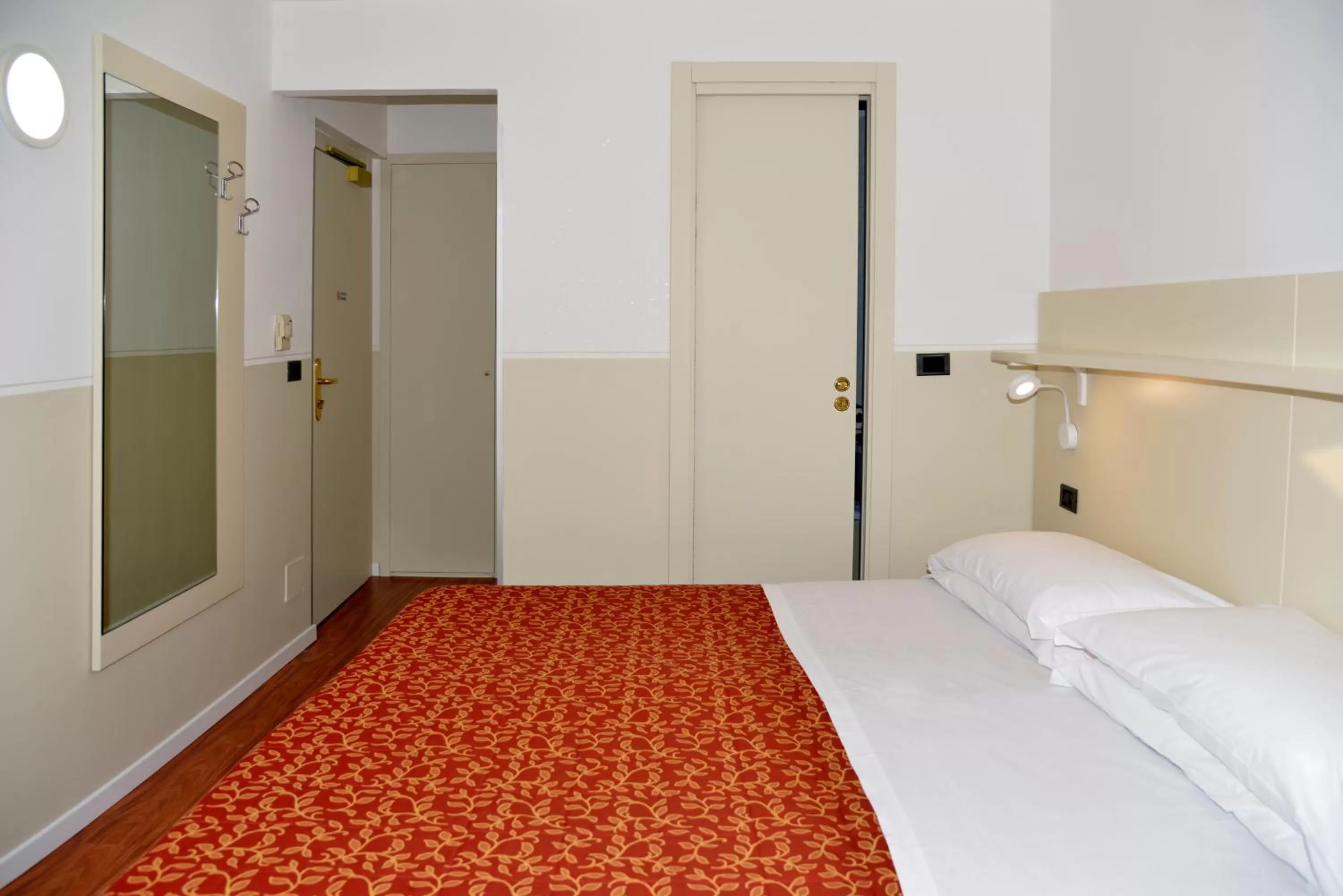 Photo of the whole room, Bed in Hotel Amadeus E Teatro