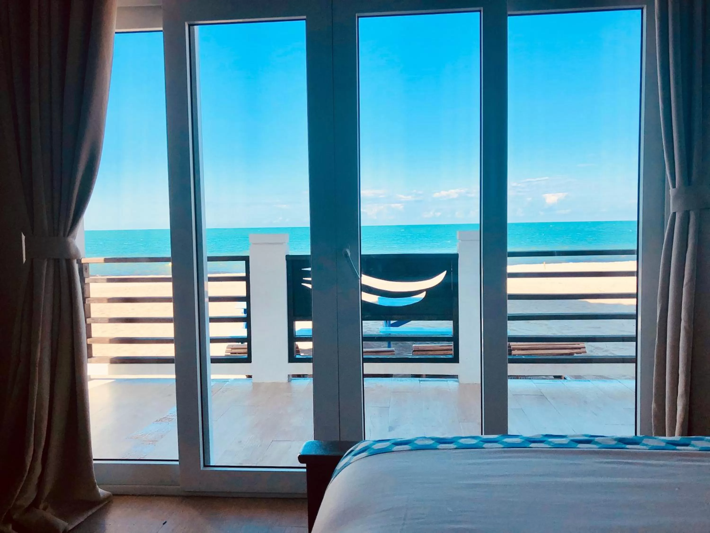 Balcony/Terrace, Bed in Ocean Breeze