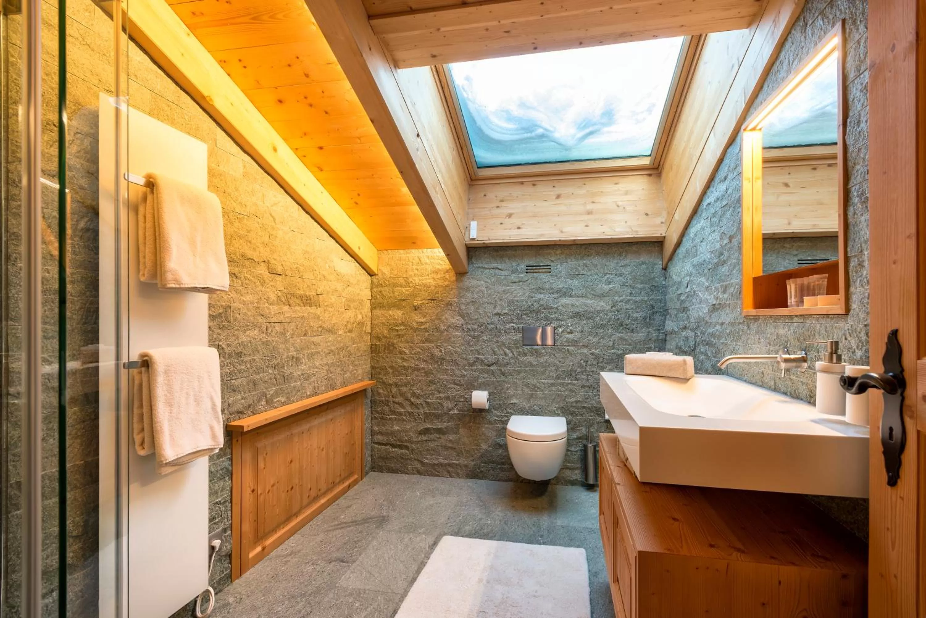 Bathroom in Hotel Sarain Active Mountain Resort
