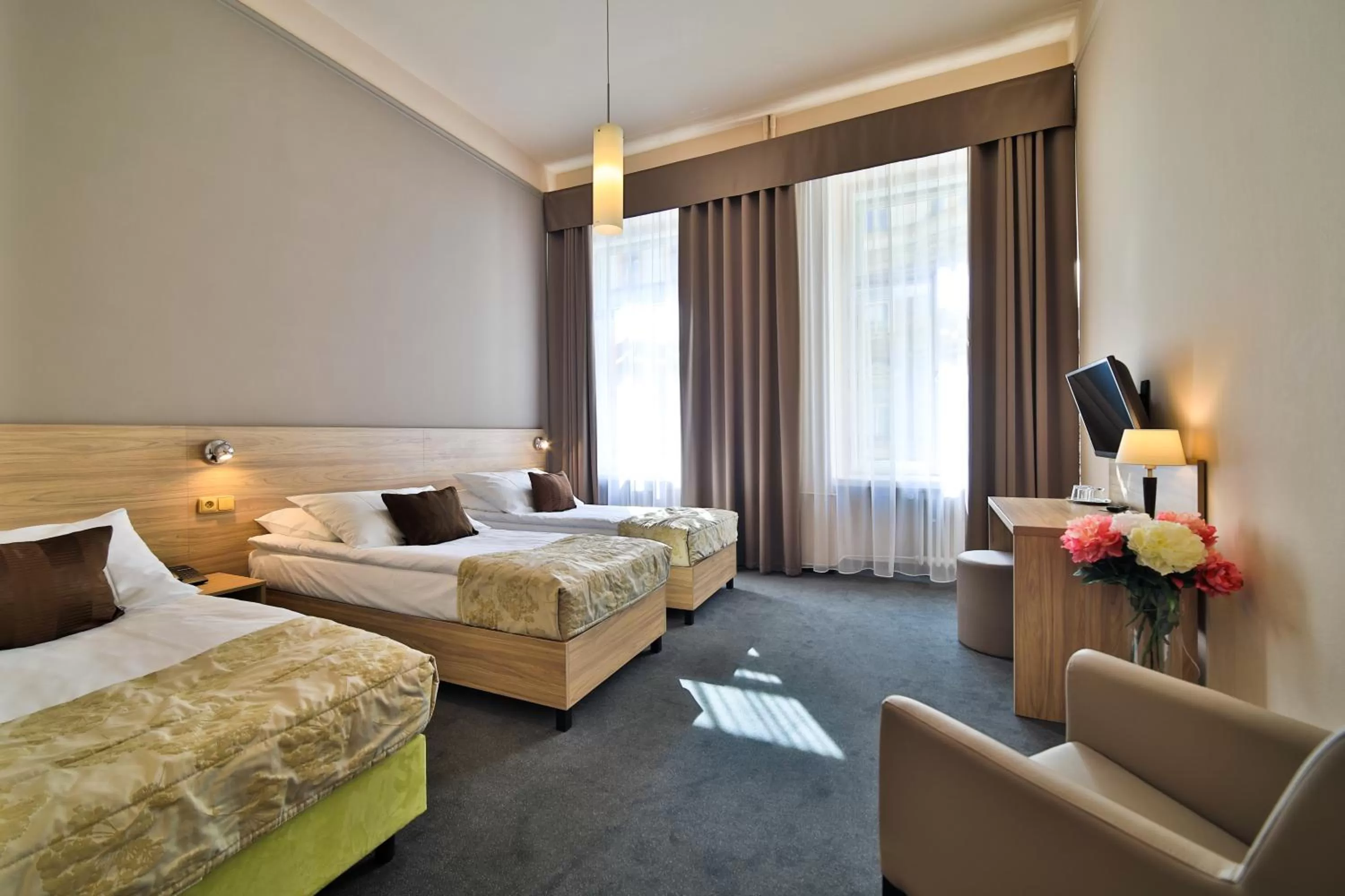 Photo of the whole room, Bed in Atlantic Hotel