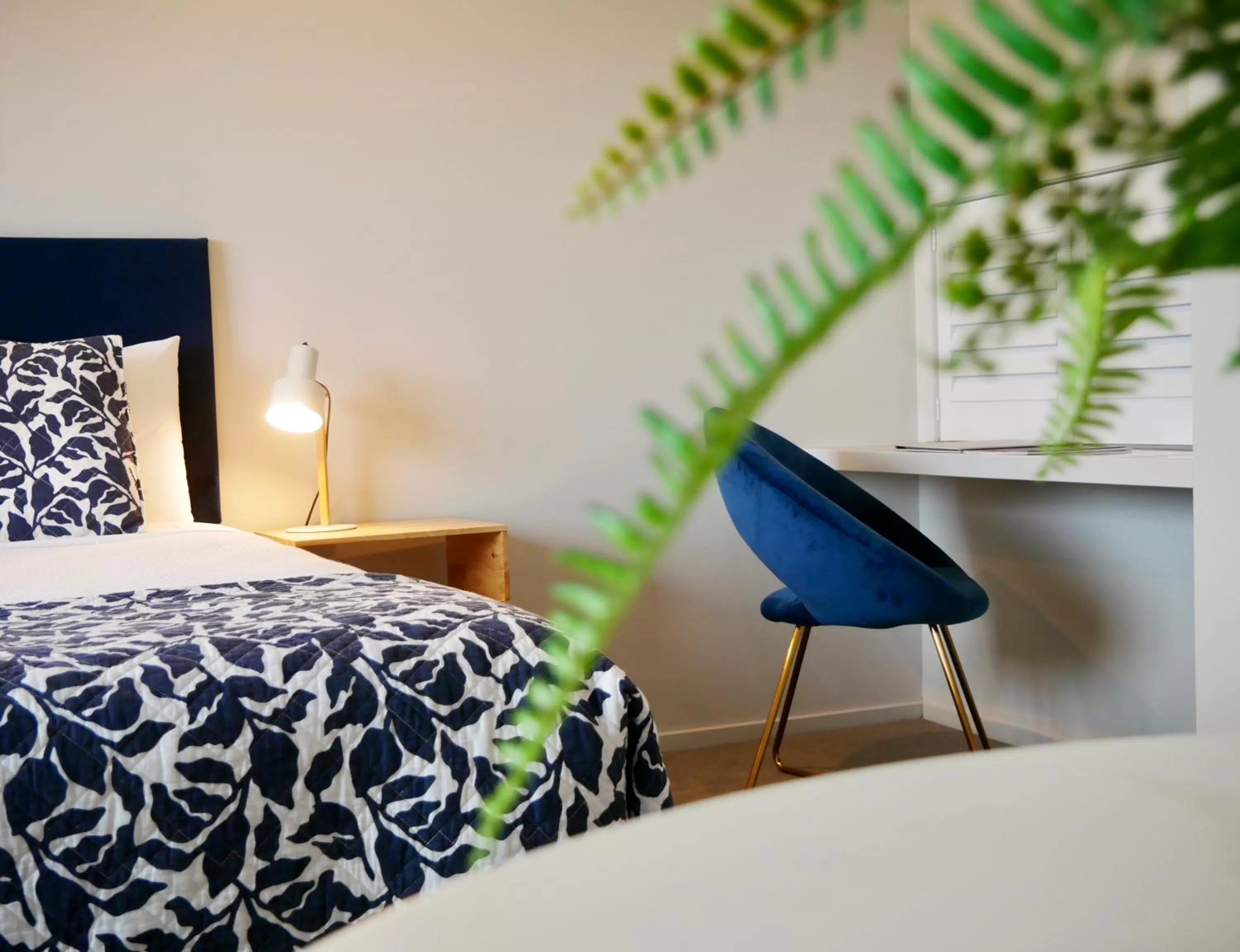 Bed in Alpine Lake Motel