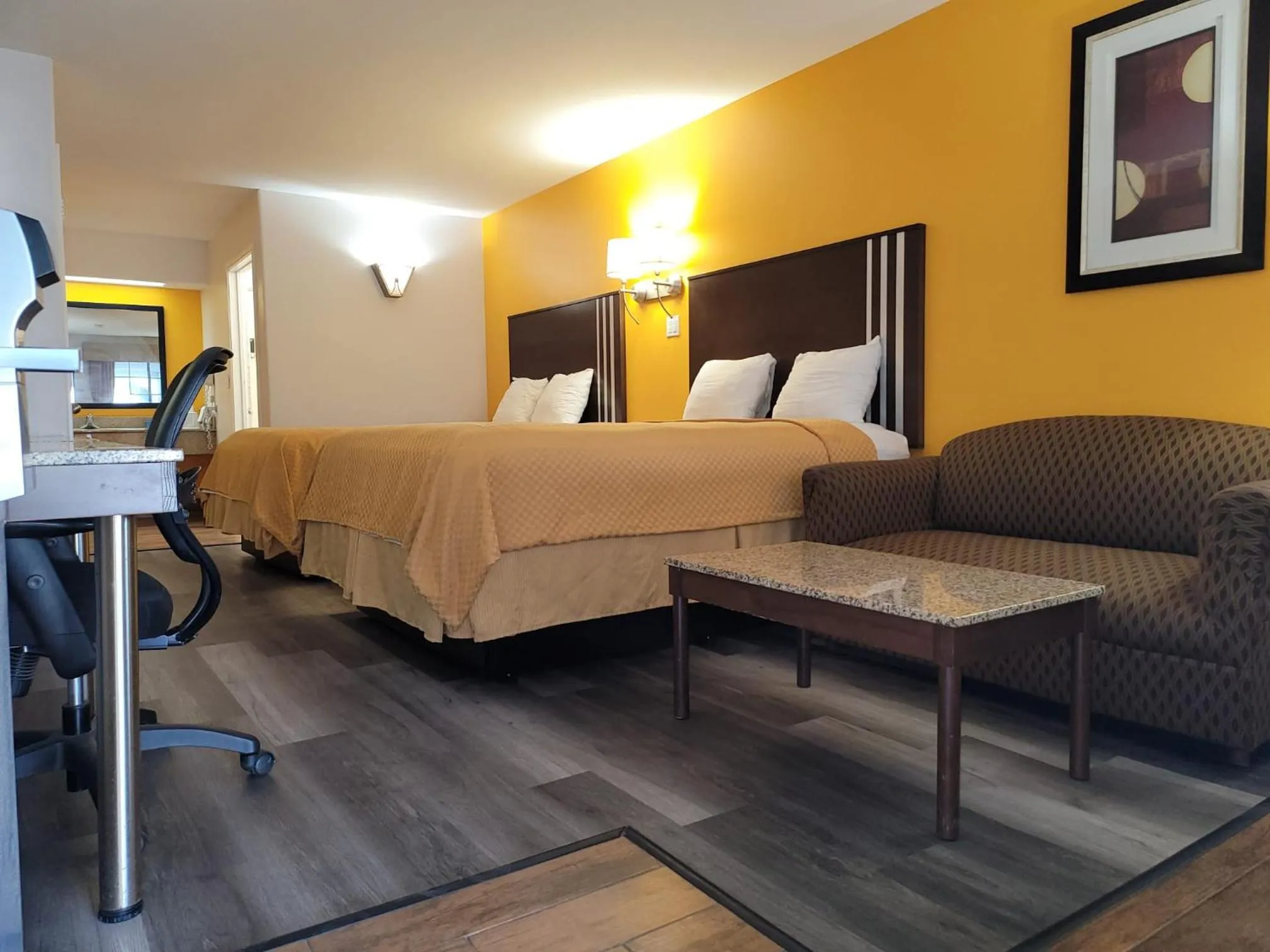 Bed in Texas Inn and Suites Raymondville