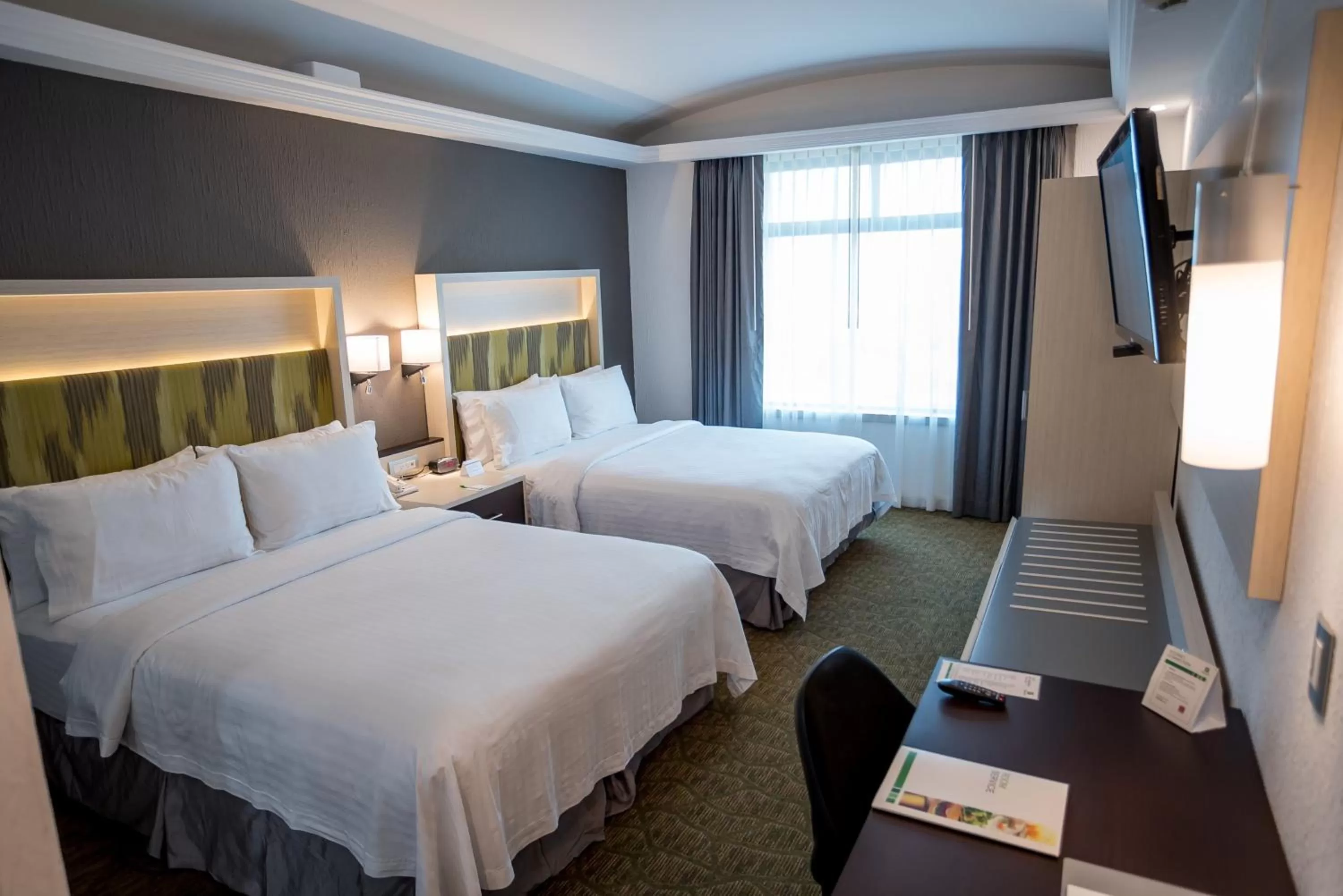 Photo of the whole room, Bed in Holiday Inn Queretaro Zona Diamante by IHG