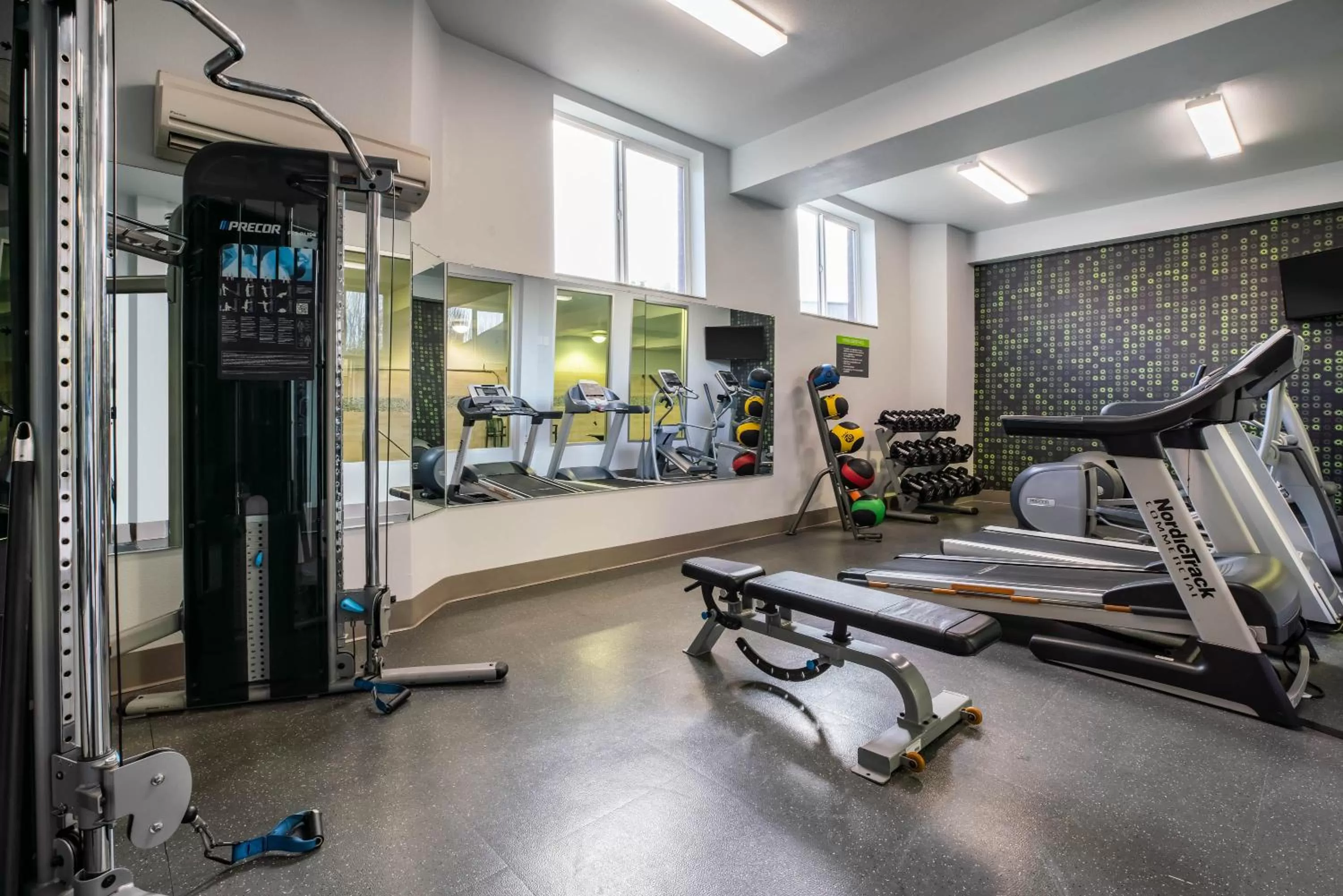 Fitness centre/facilities in La Quinta by Wyndham Portland Airport