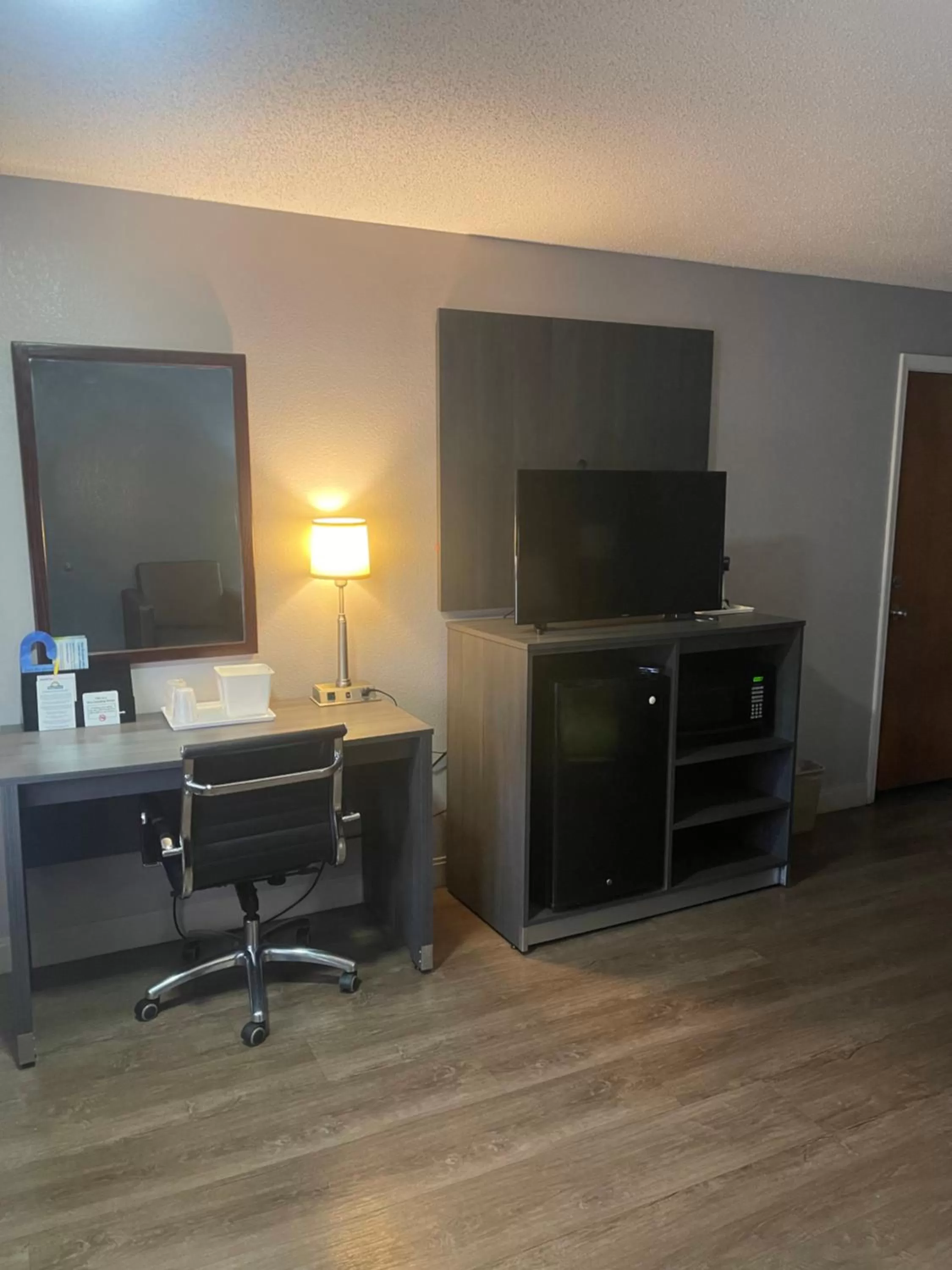 hair dresser in Days Inn by Wyndham Orange City/Deland