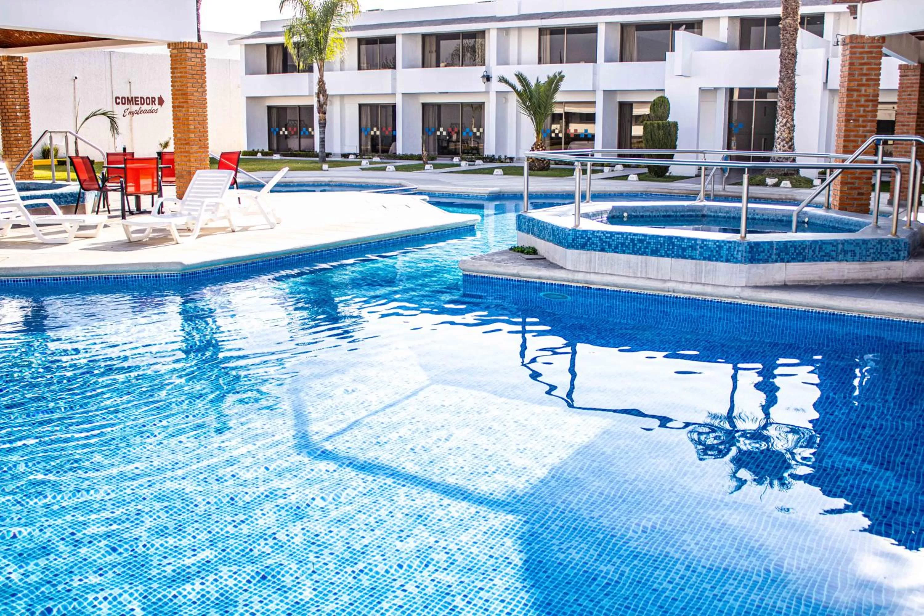 Swimming pool in Hotel María Dolores San Luis Potosí