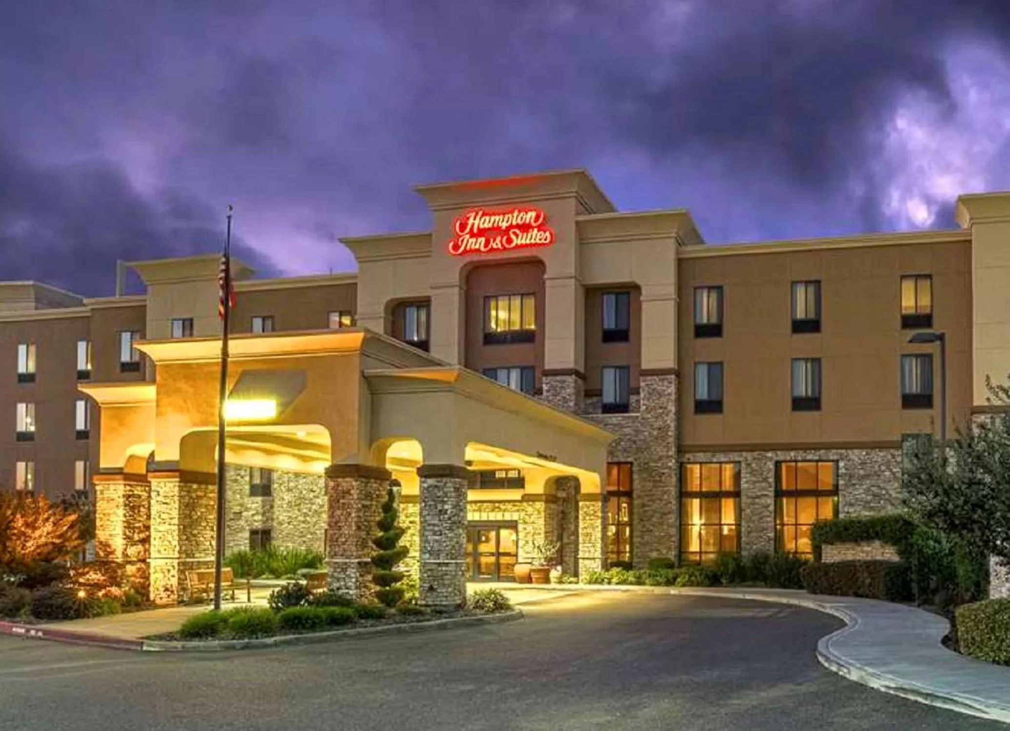 Property building in Hampton Inn & Suites Sacramento-Elk Grove Laguna I-5
