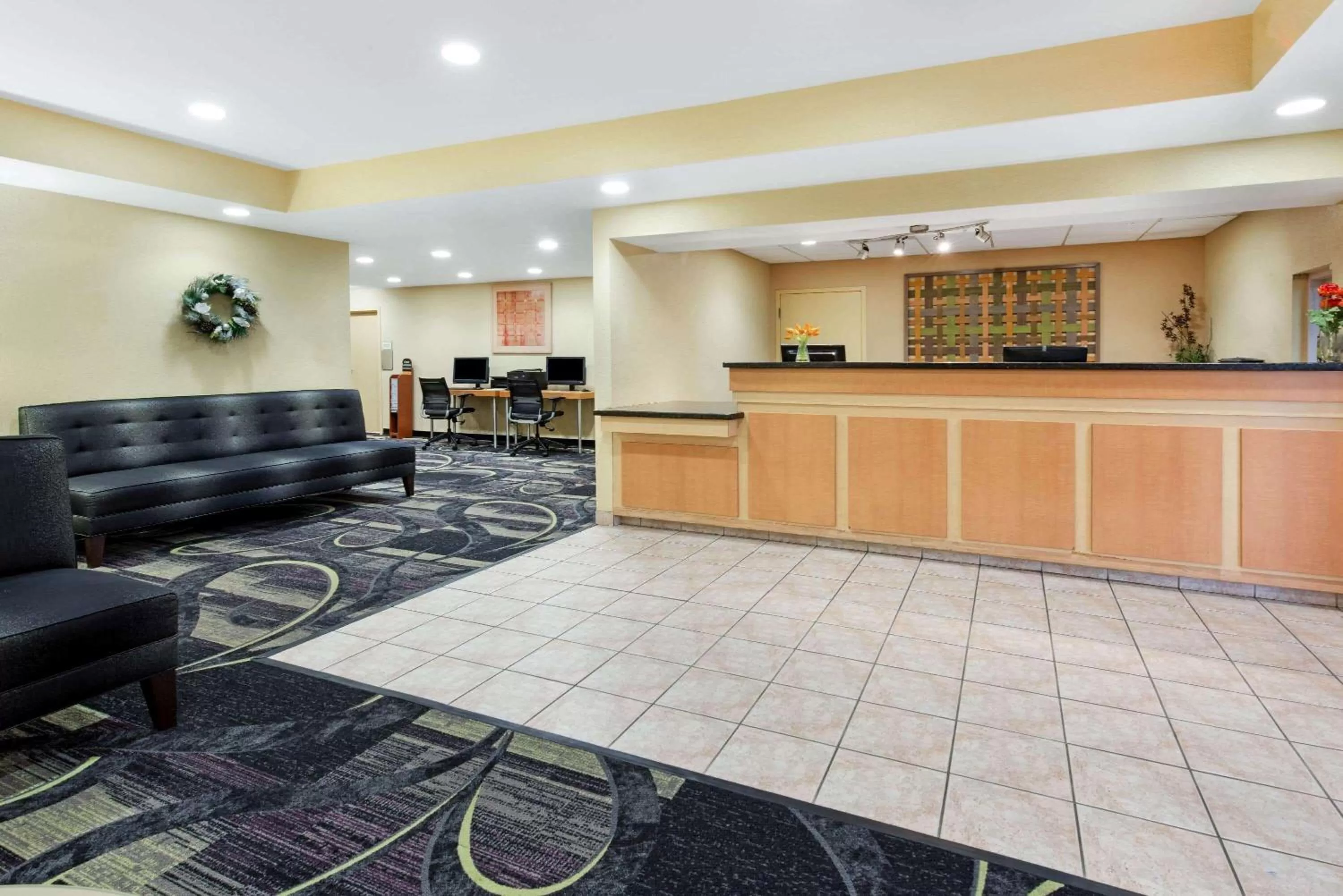 Lobby or reception in La Quinta by Wyndham Fort Lauderdale Pompano Beach