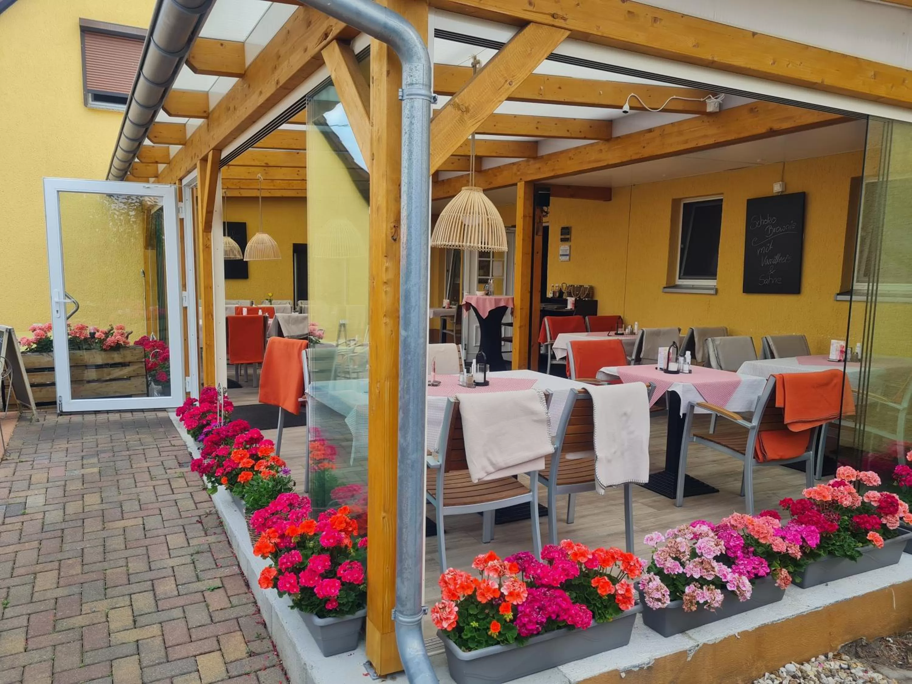 Restaurant/places to eat in Gasthaus Zur Hecke