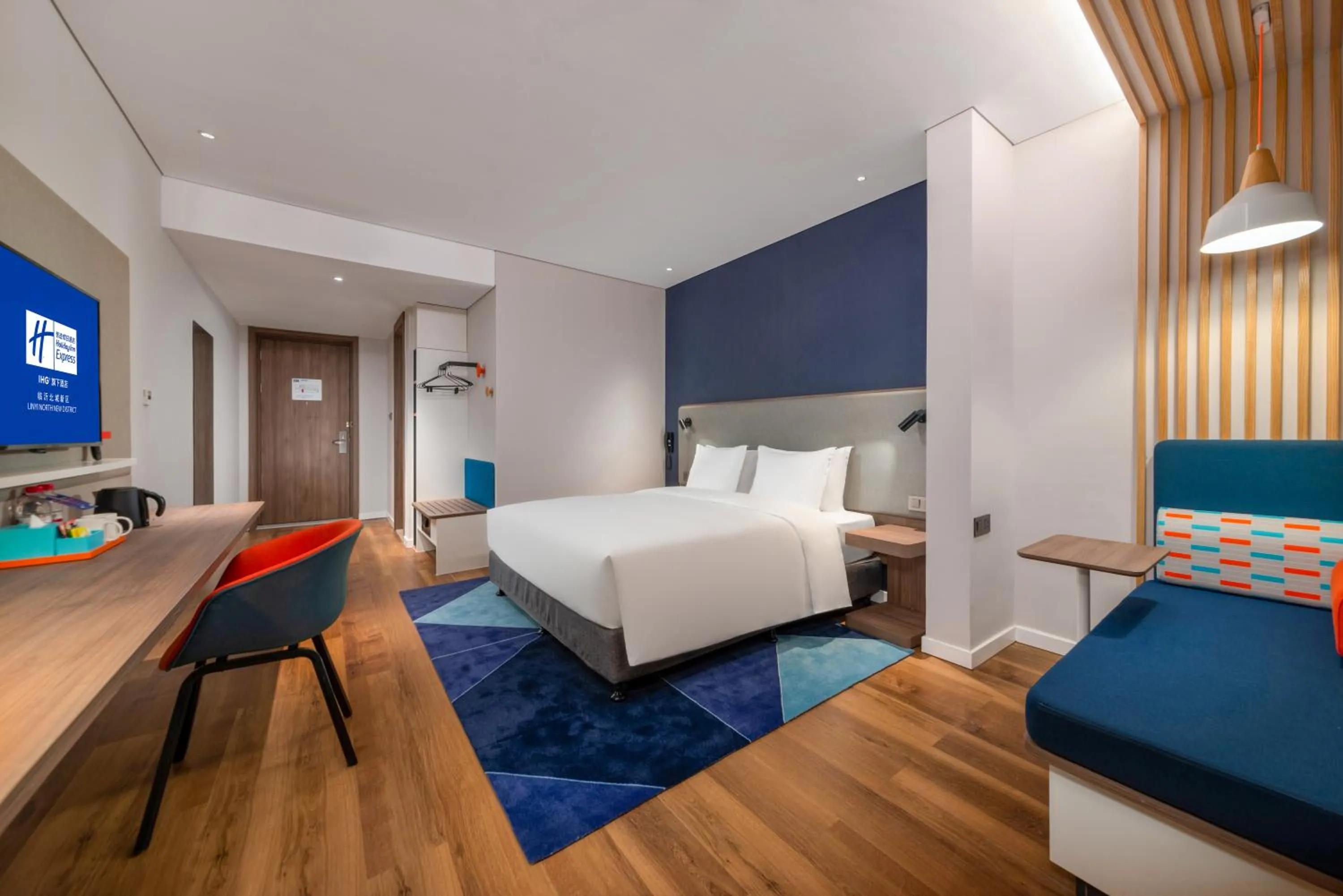 Photo of the whole room, Bed in Holiday Inn Express Linyi North New District by IHG