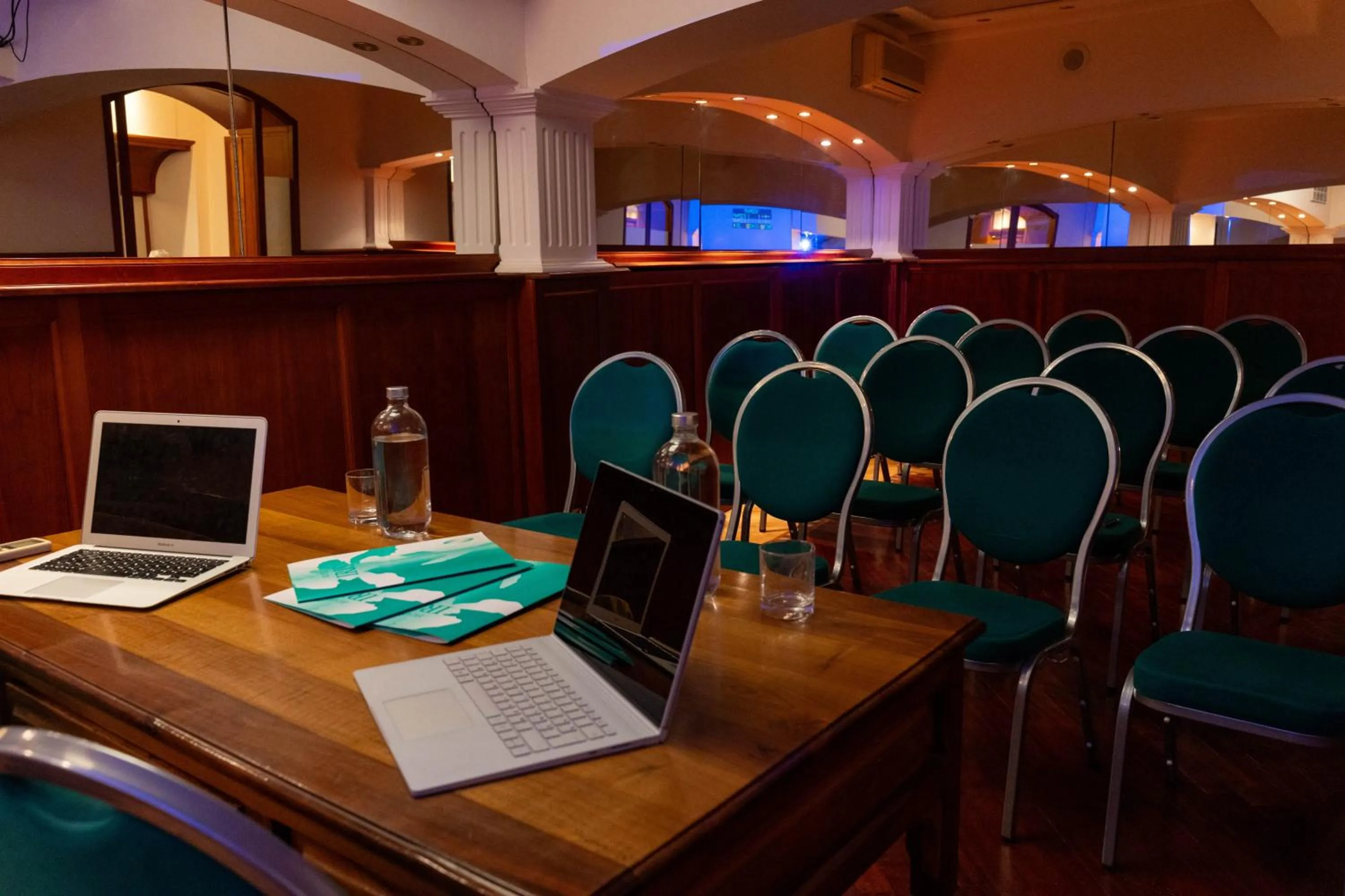 Meeting/conference room in Hotel Iris