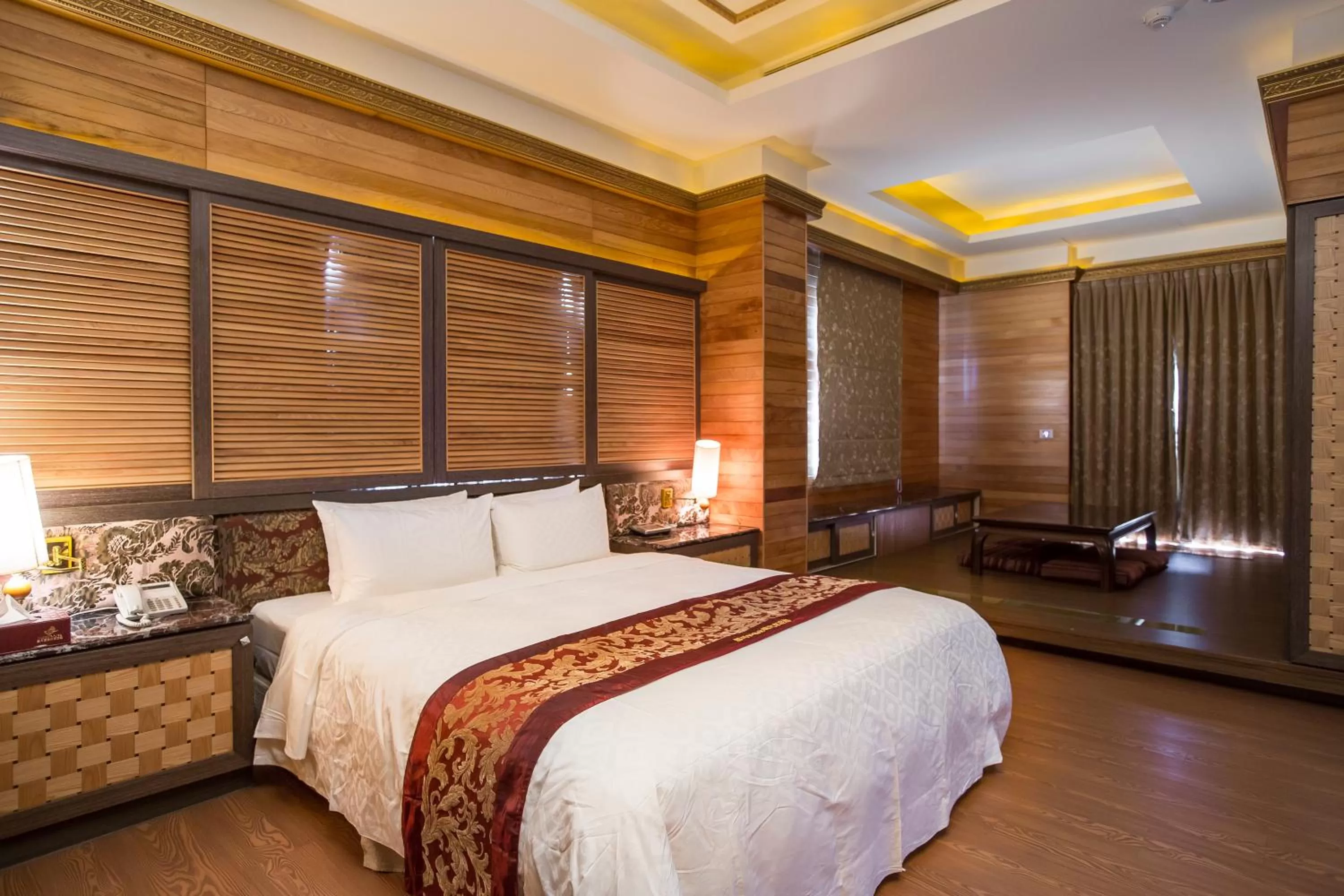 Bedroom, Bed in Moon Area Motel