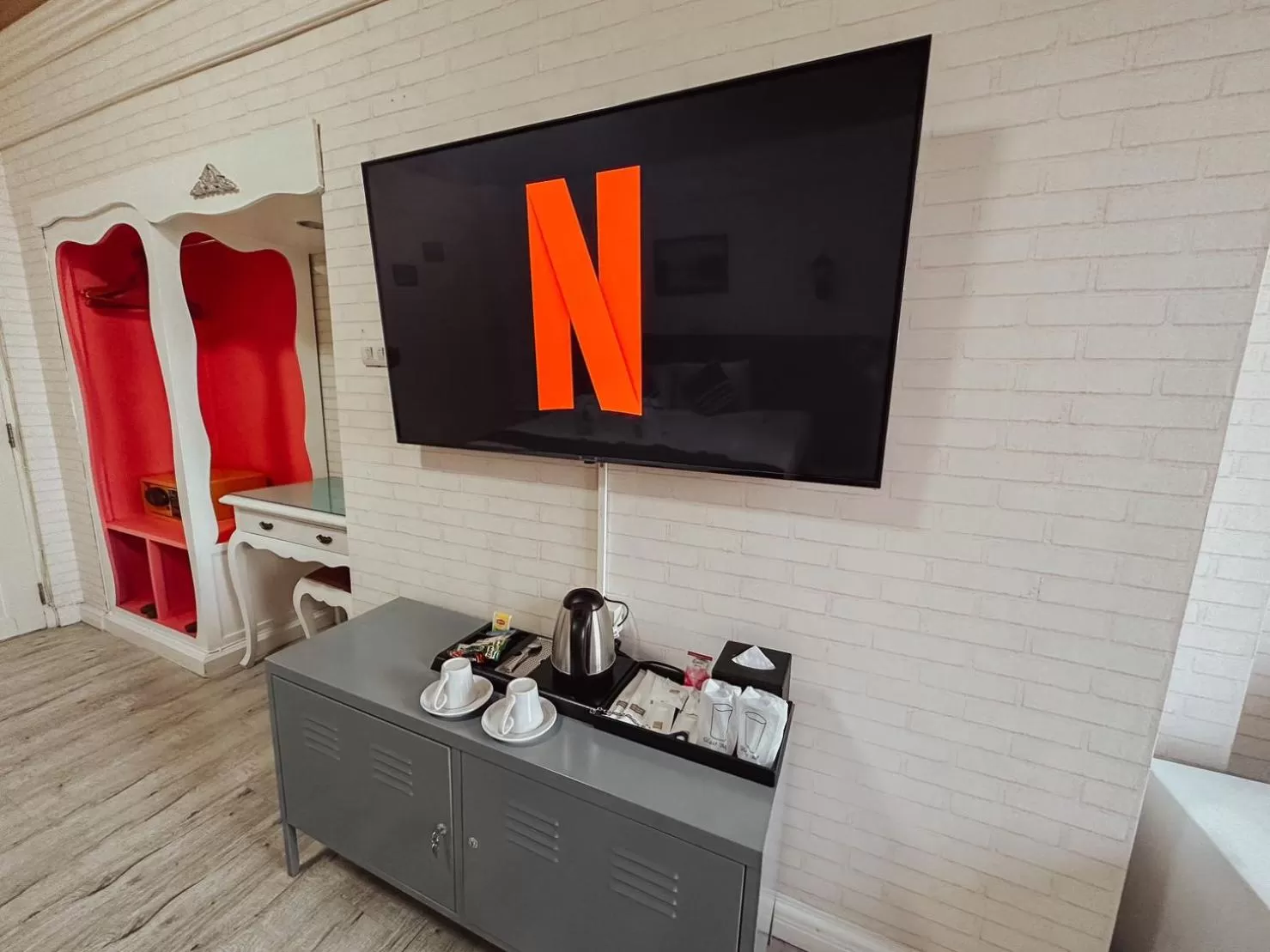 TV and multimedia in Hotel De Khuvieng